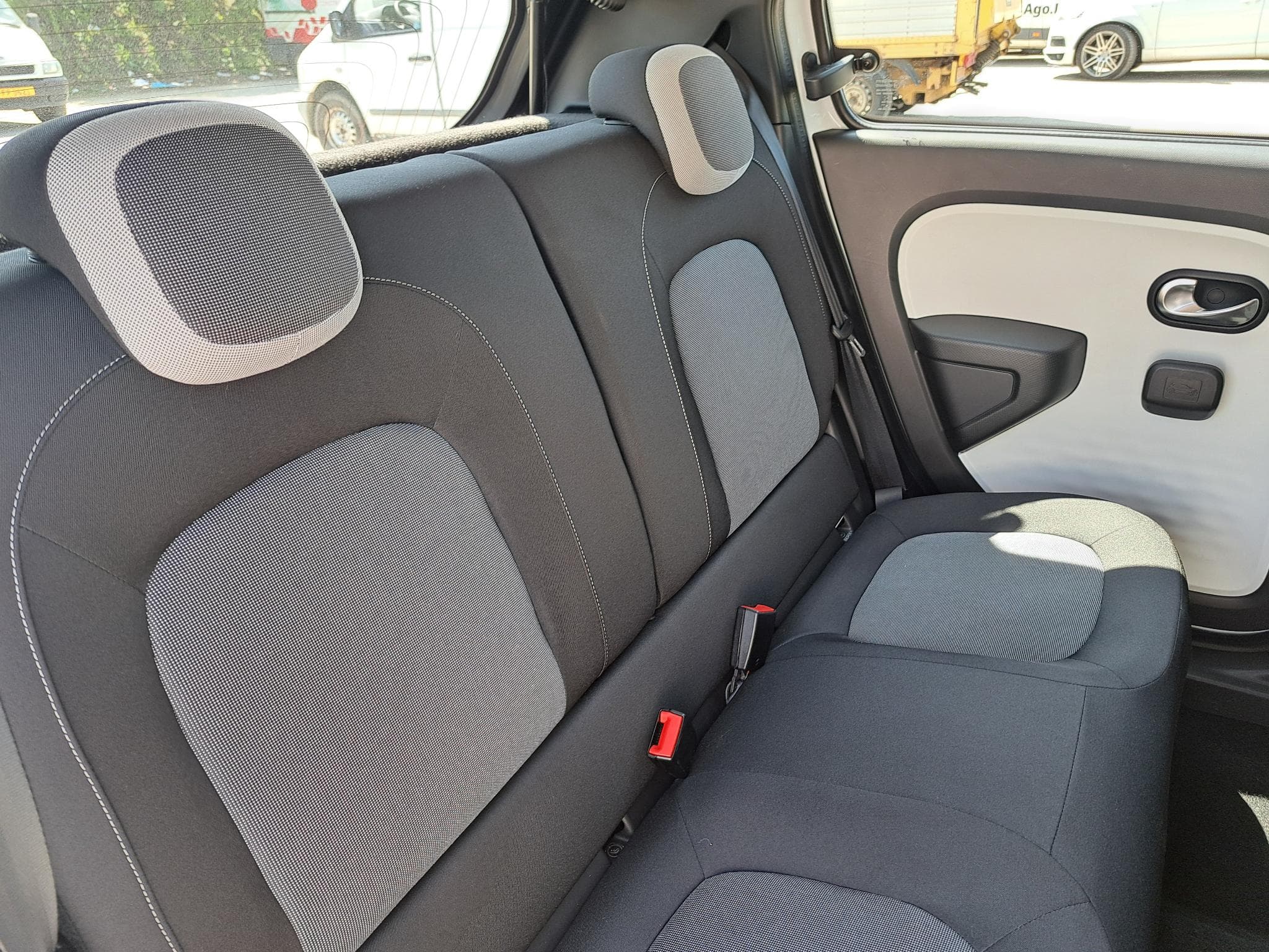 Renault Twingo 1.0 TCE 70CV LIMITED (2018) - Photo 14