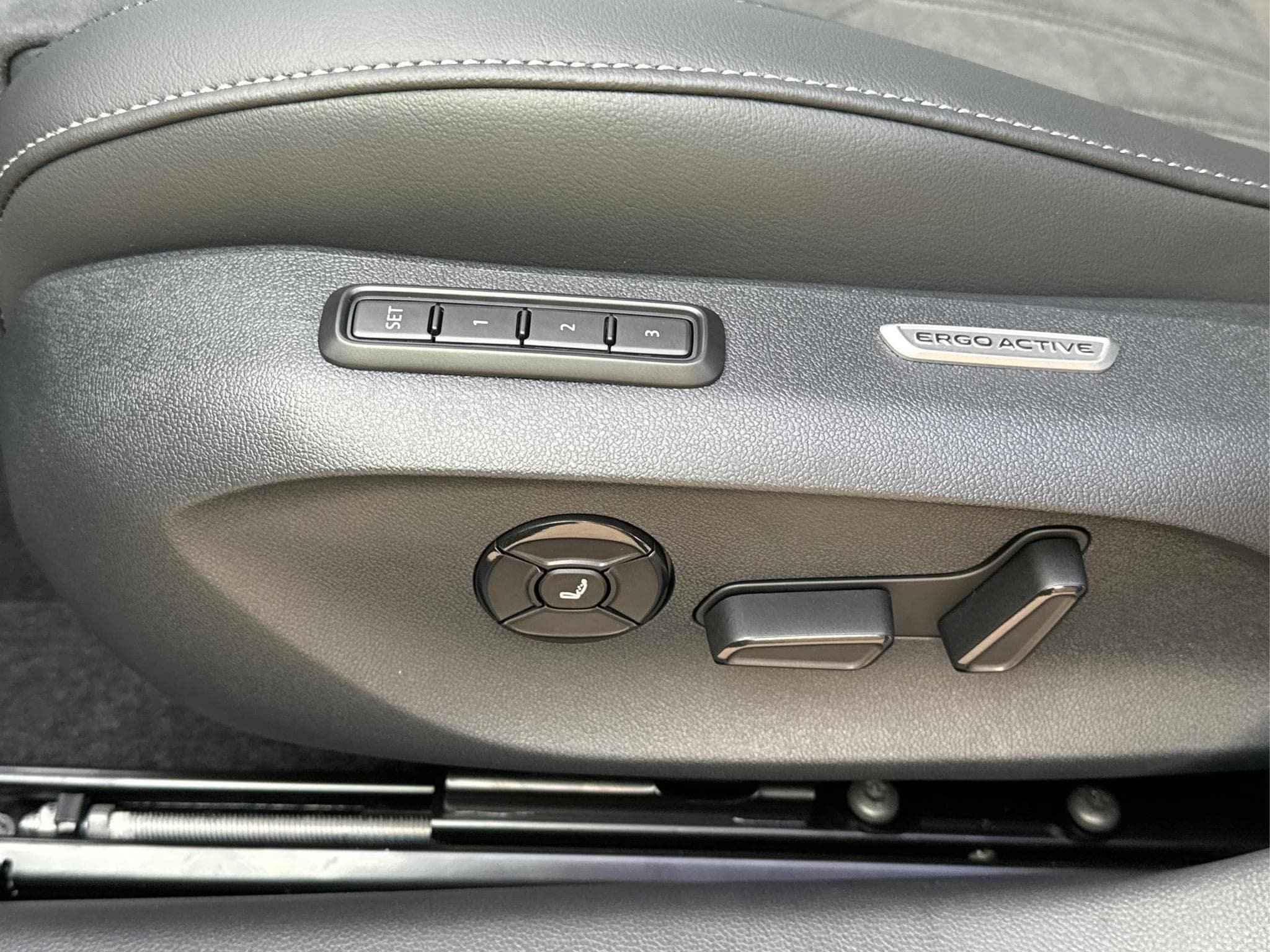 VW Passat Variant Business (2025) - Photo 15