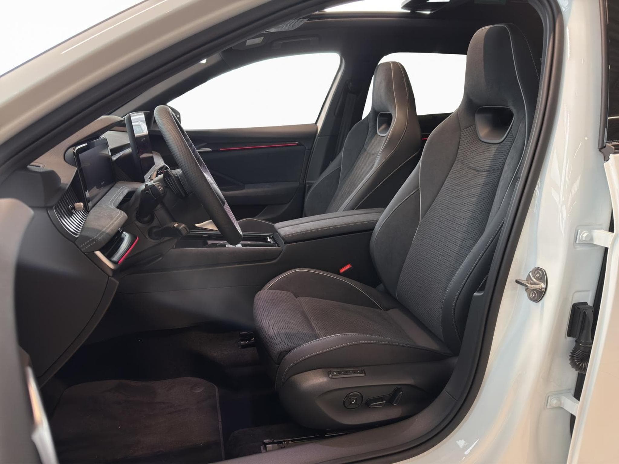 Skoda Superb Sportline (2025) - Photo 8