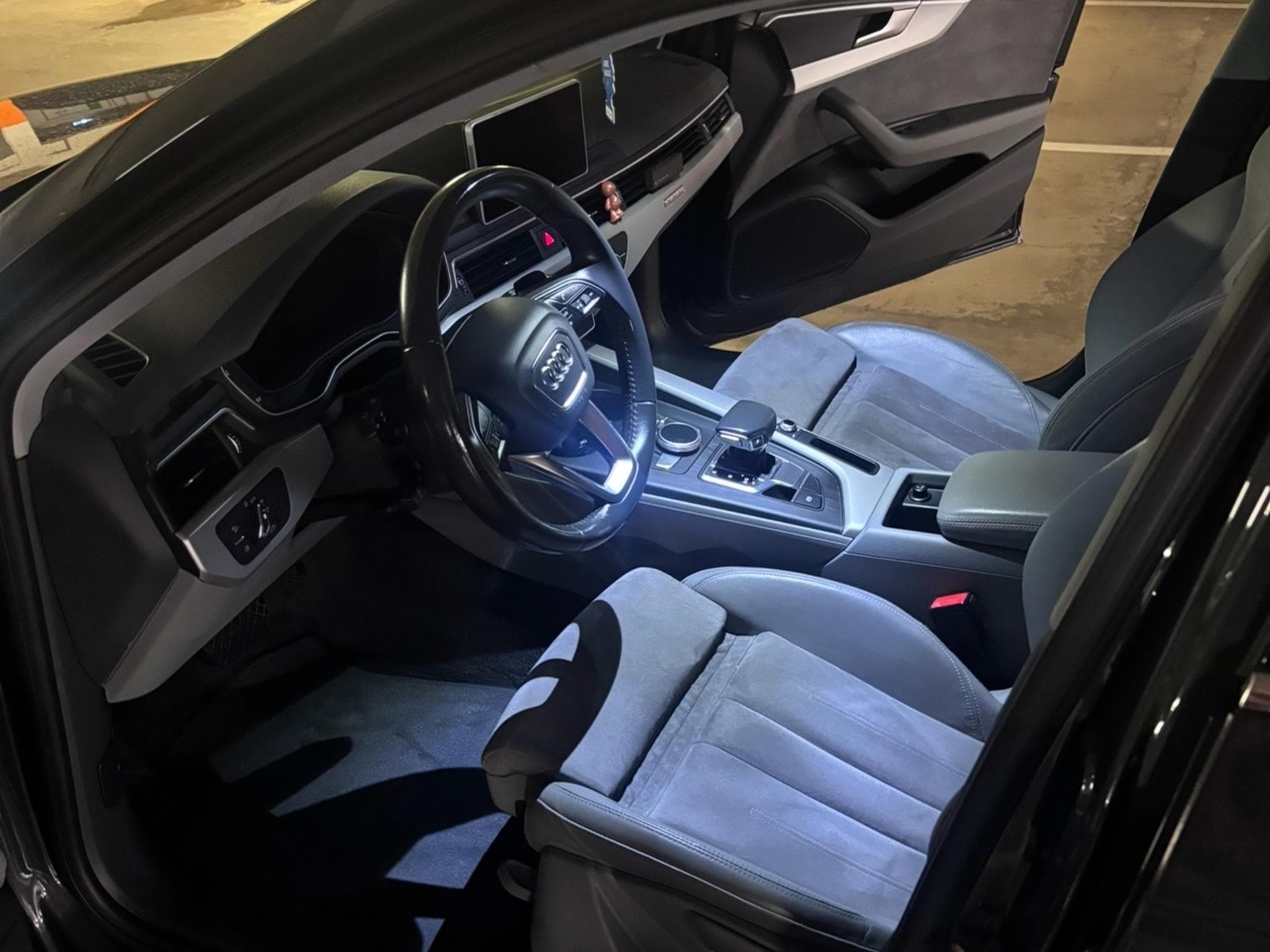 Audi A4 ALLROAD (2019) - Photo 3