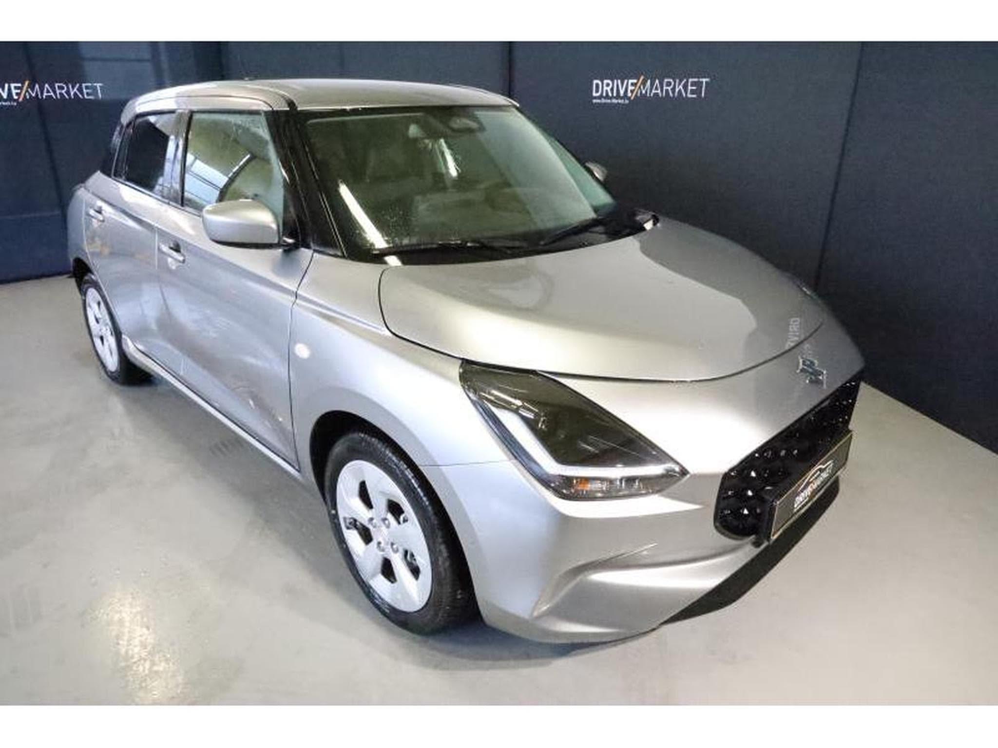 Suzuki Swift GL+ (2025) - Photo 15
