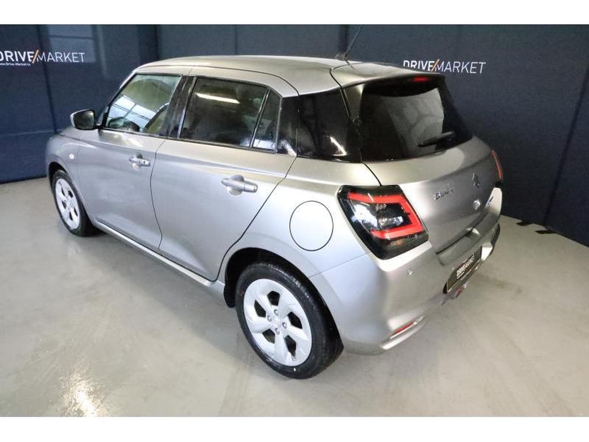 Suzuki Swift GL+ (2025) - Photo 20