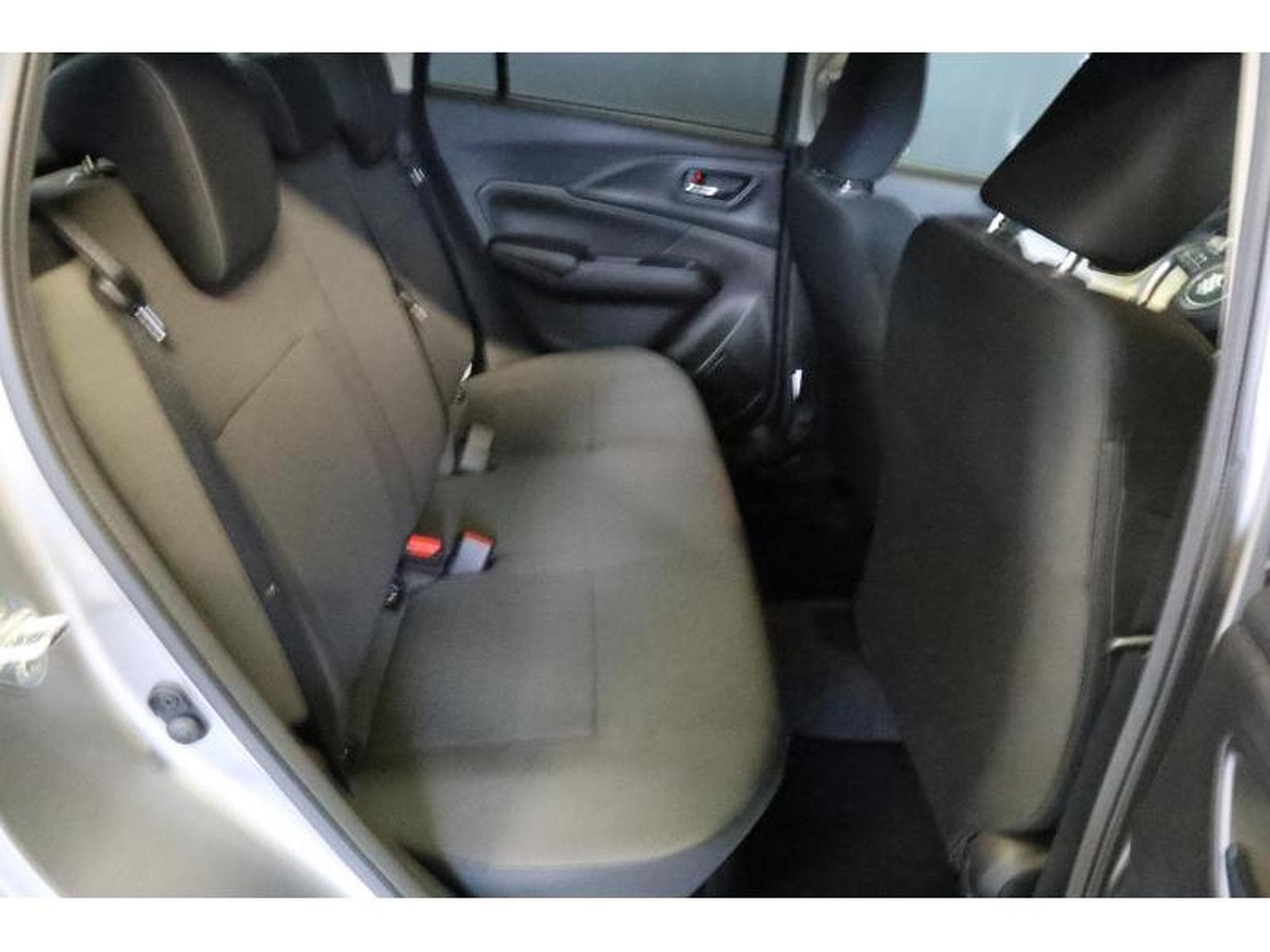 Suzuki Swift GL+ (2025) - Photo 9