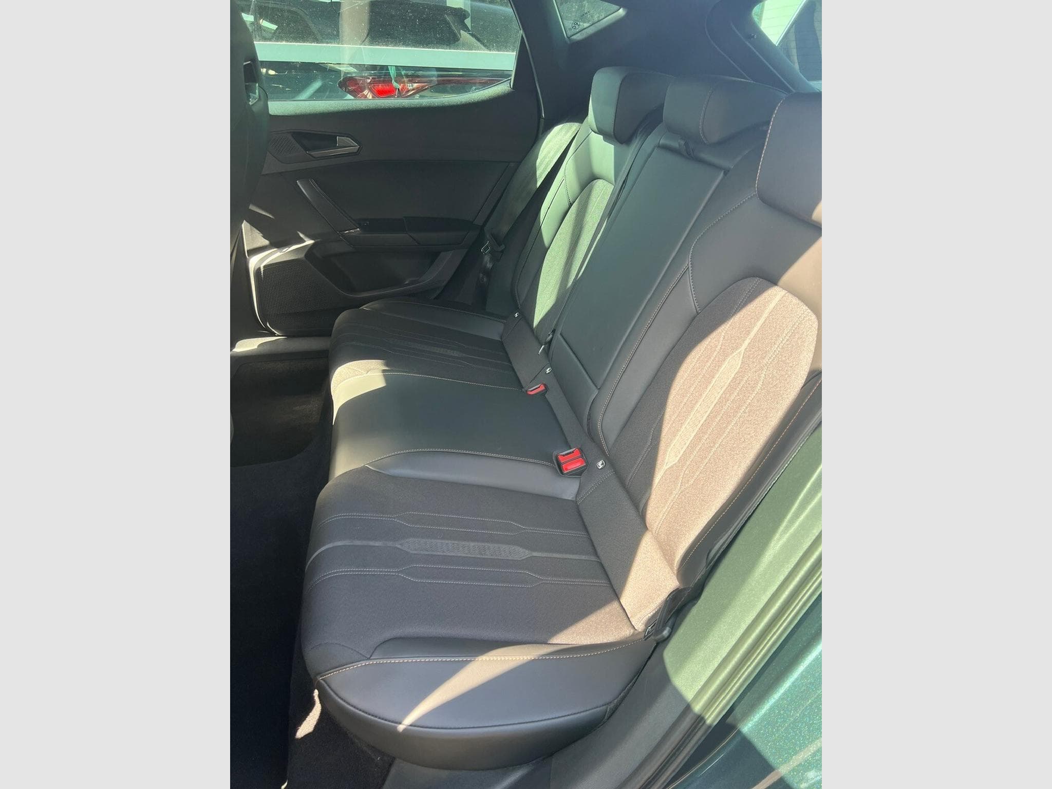 Cupra Leon 2.0 TSI JE design 400 DSG7 (2023) - Photo 7