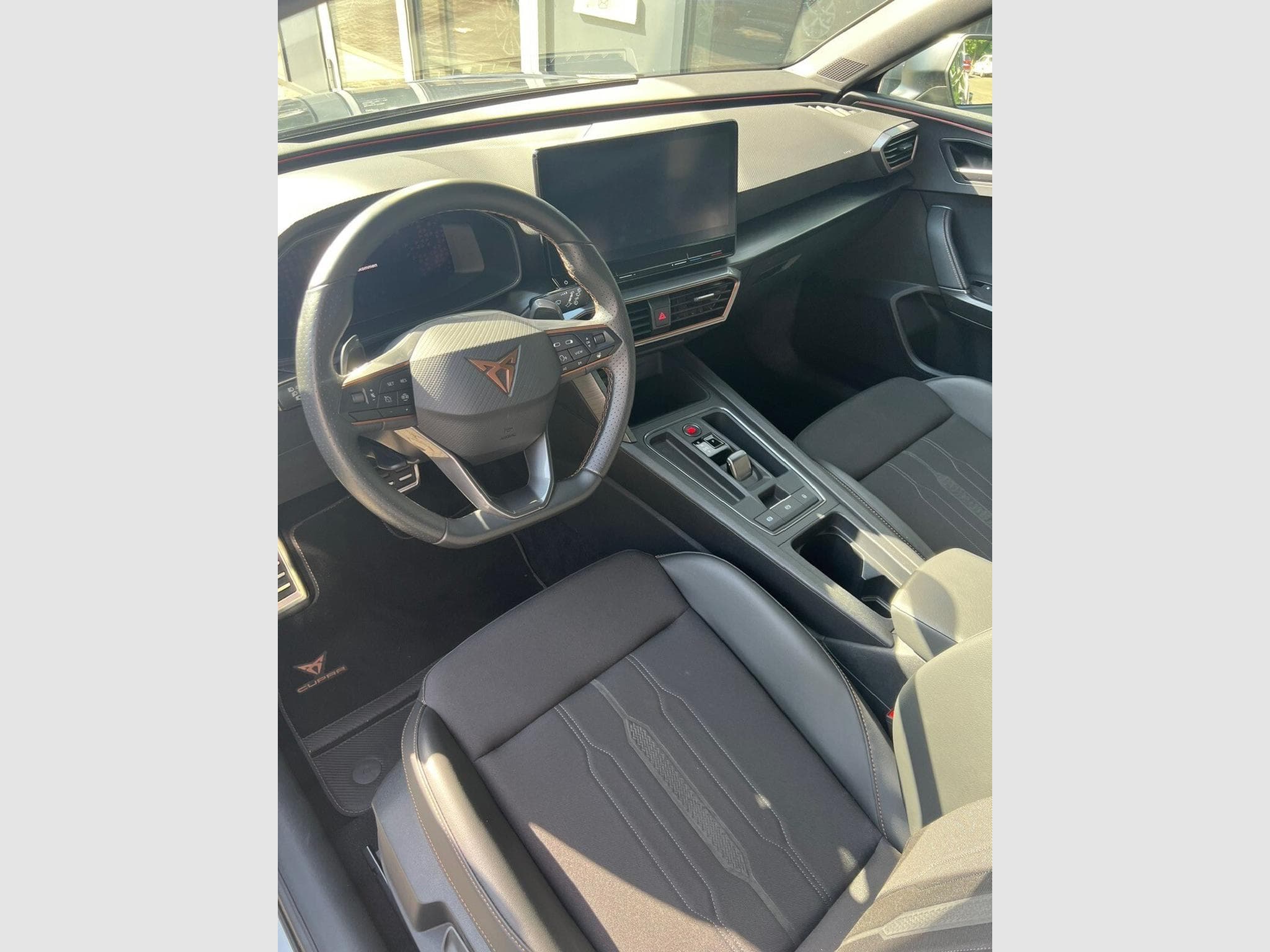 Cupra Leon 2.0 TSI JE design 400 DSG7 (2023) - Photo 6