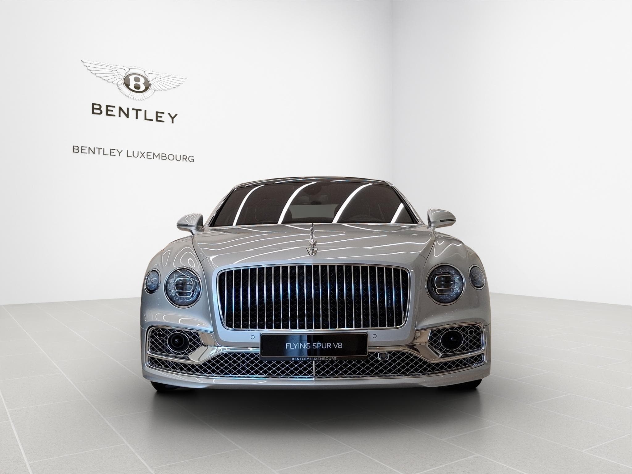 Bentley Flying Spur Azure V8 (2025) - Photo 8