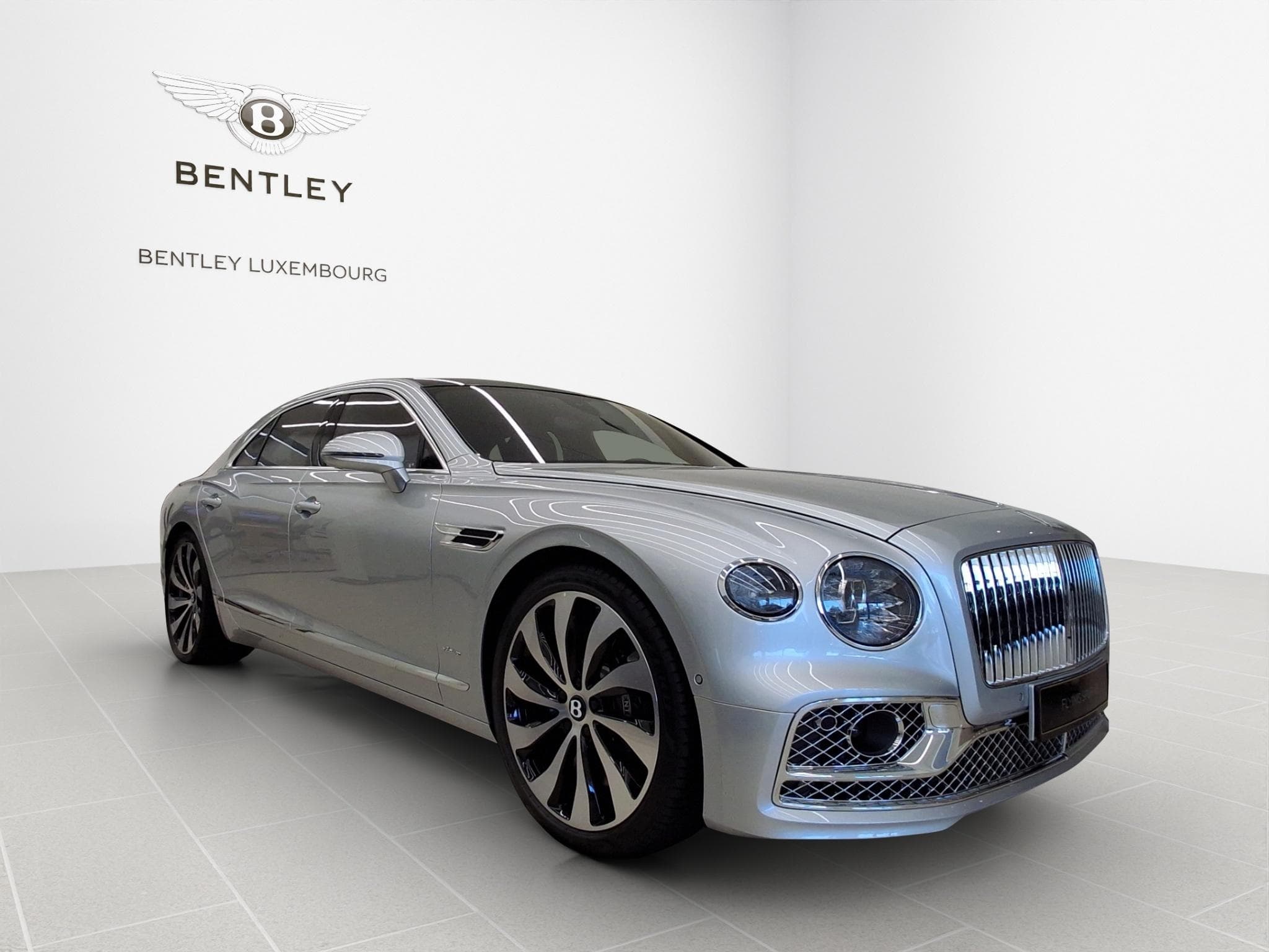 Bentley Flying Spur Azure V8 (2025) - Photo 1