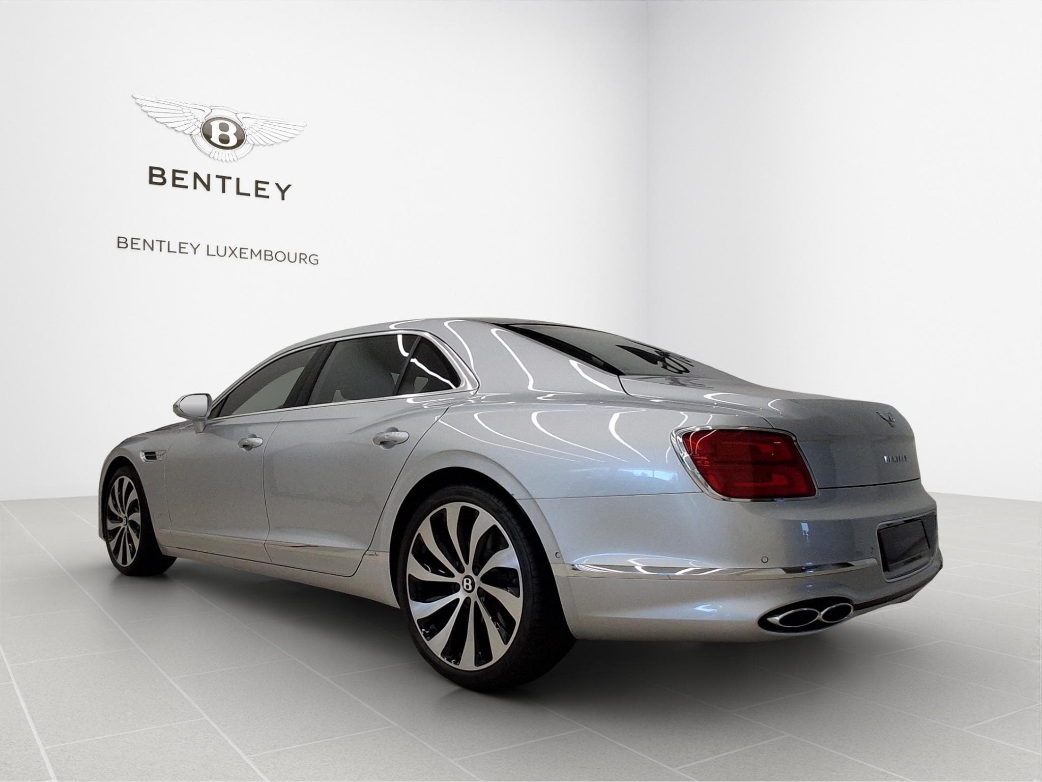 Bentley Flying Spur Azure V8 (2025) - Photo 3