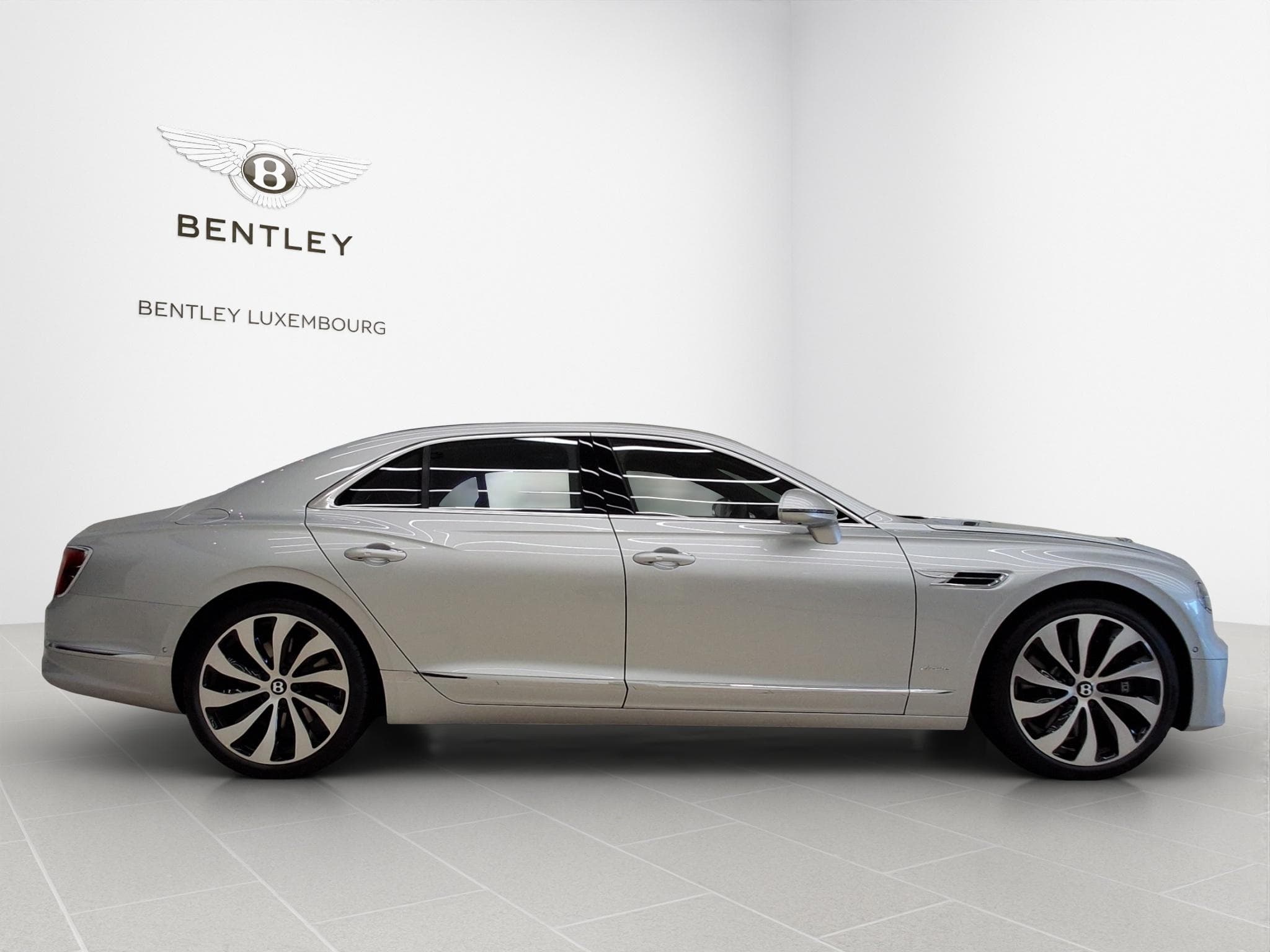Bentley Flying Spur Azure V8 (2025) - Photo 5
