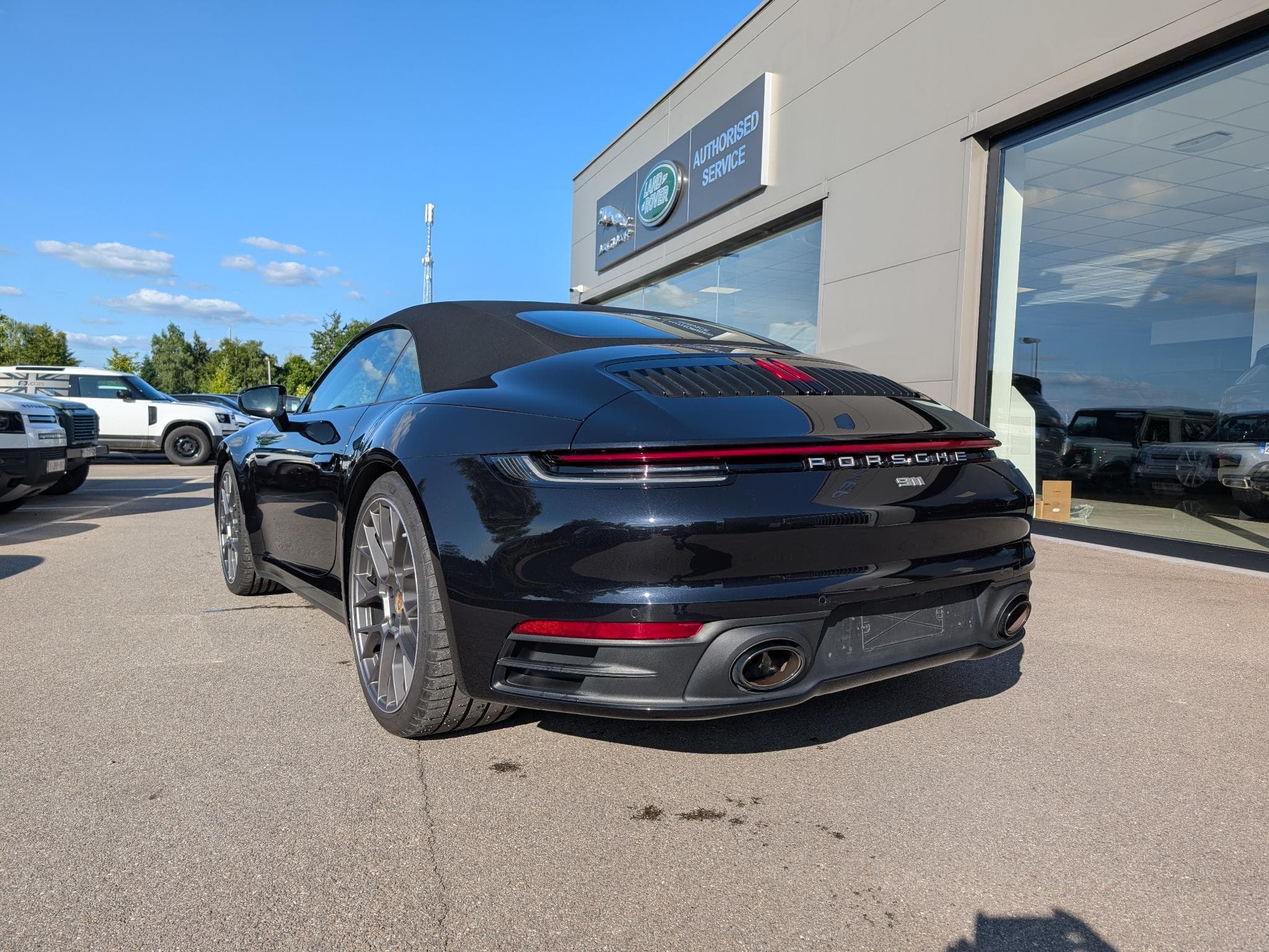 Porsche 911 992 Carrera Cabrio (2020) - Photo 4