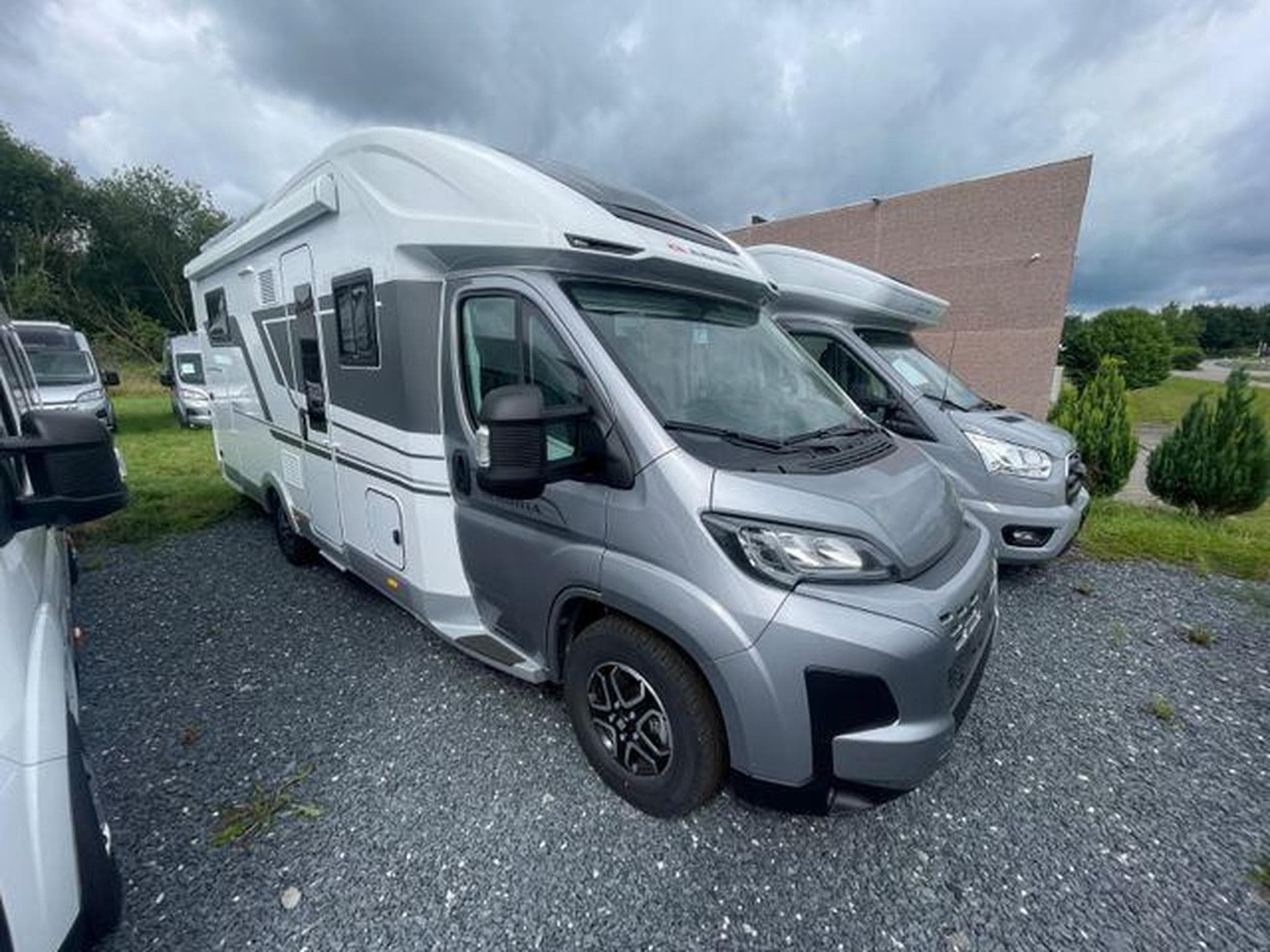 Adria Matrix Plus 670 DL 180 PS Automatik (2025) - Photo 1