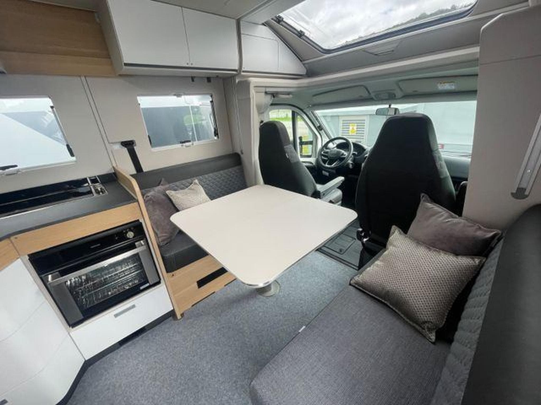 Adria Matrix Plus 670 DL 180 PS Automatik (2025) - Photo 7