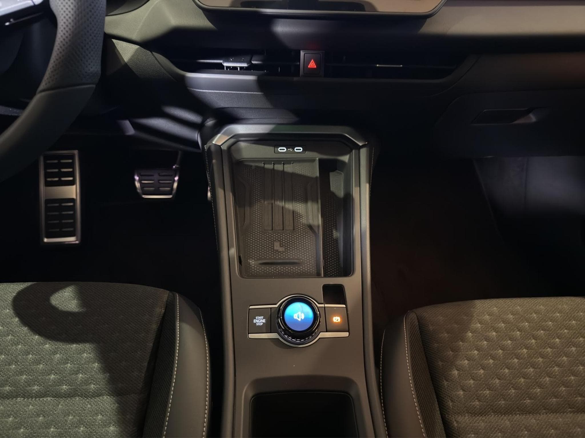 VW T-Roc R-LINE (2025) - Photo 12