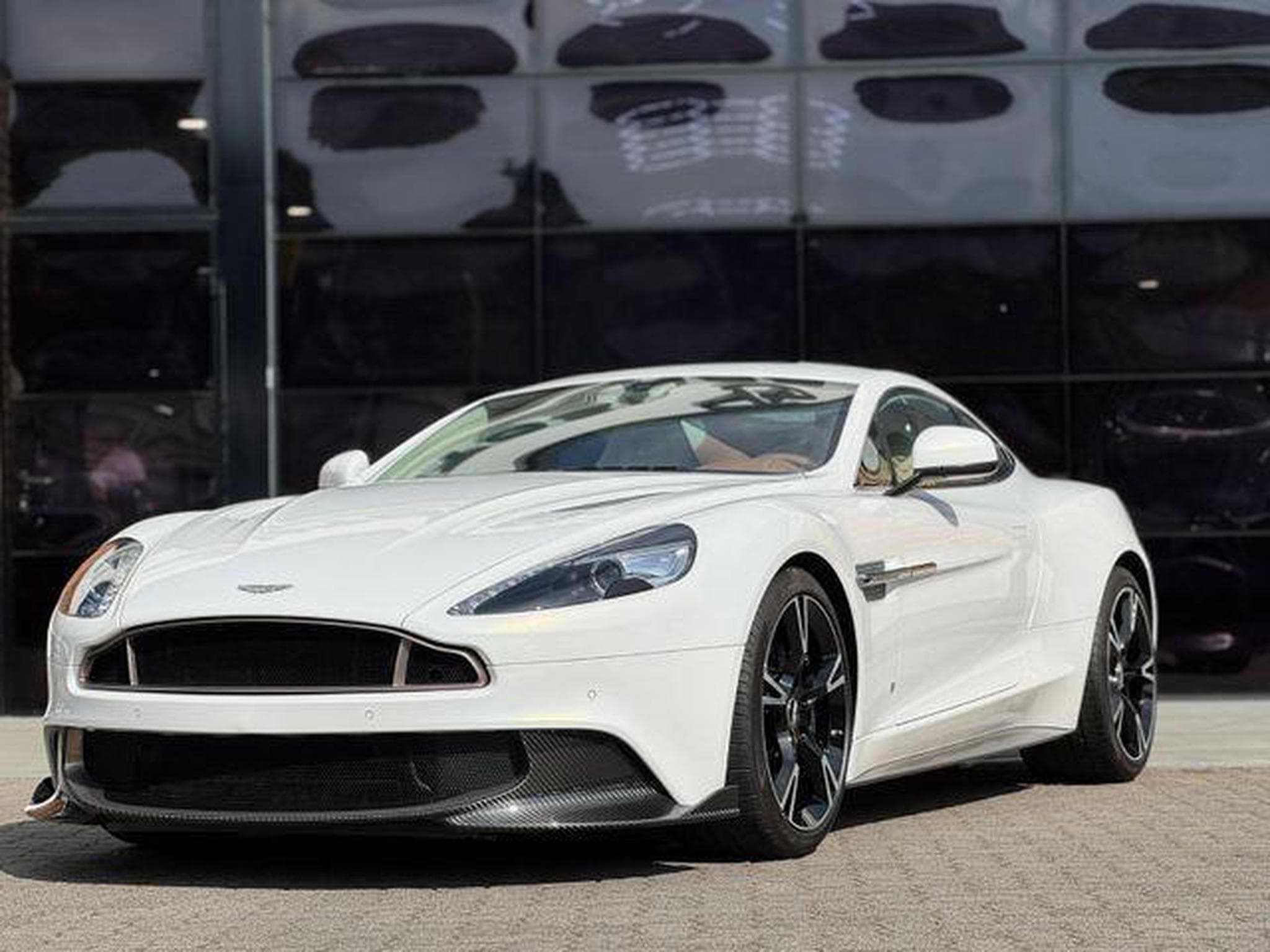 Aston-Martin Vanquish S  Serie limitée "PEARL" (2018) - Photo 1