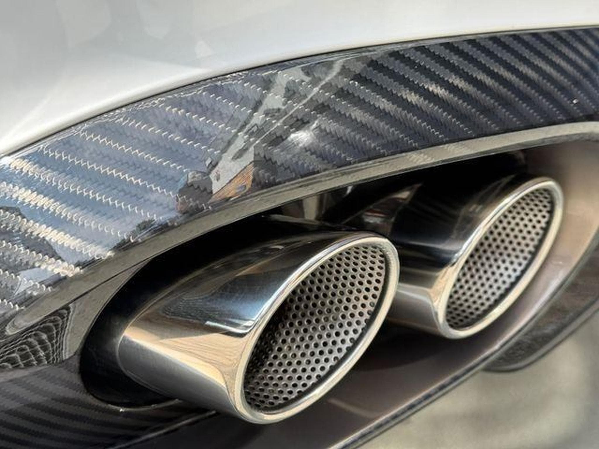 Aston-Martin Vanquish S  Serie limitée "PEARL" (2018) - Photo 7