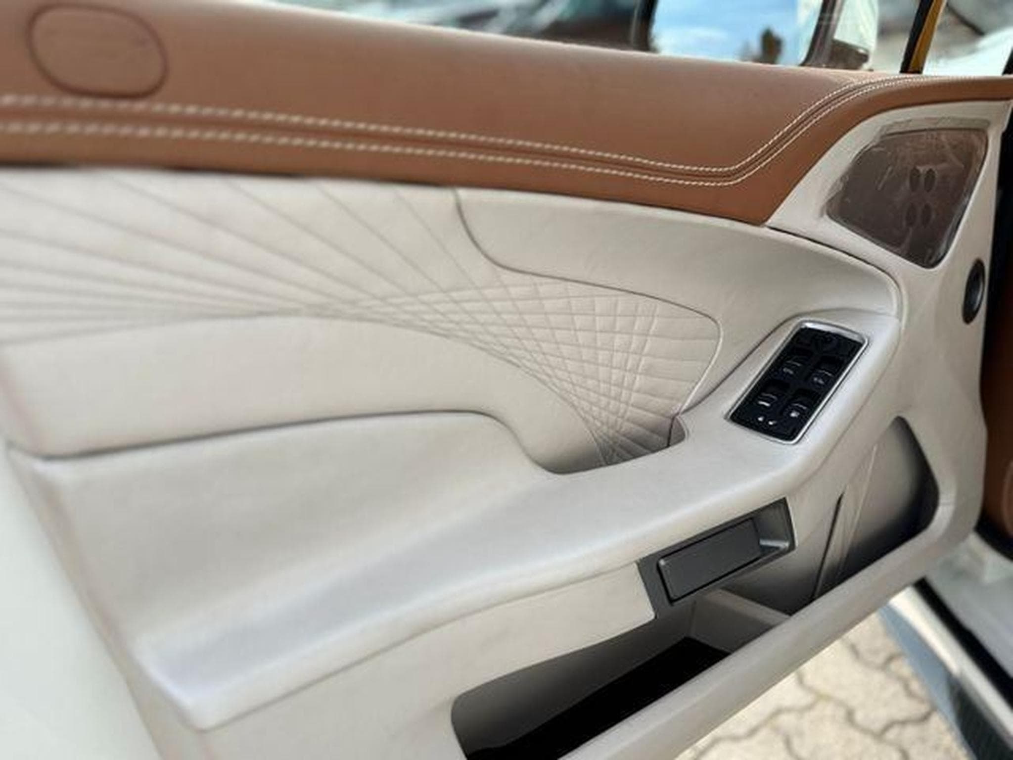 Aston-Martin Vanquish S  Serie limitée "PEARL" (2018) - Photo 10