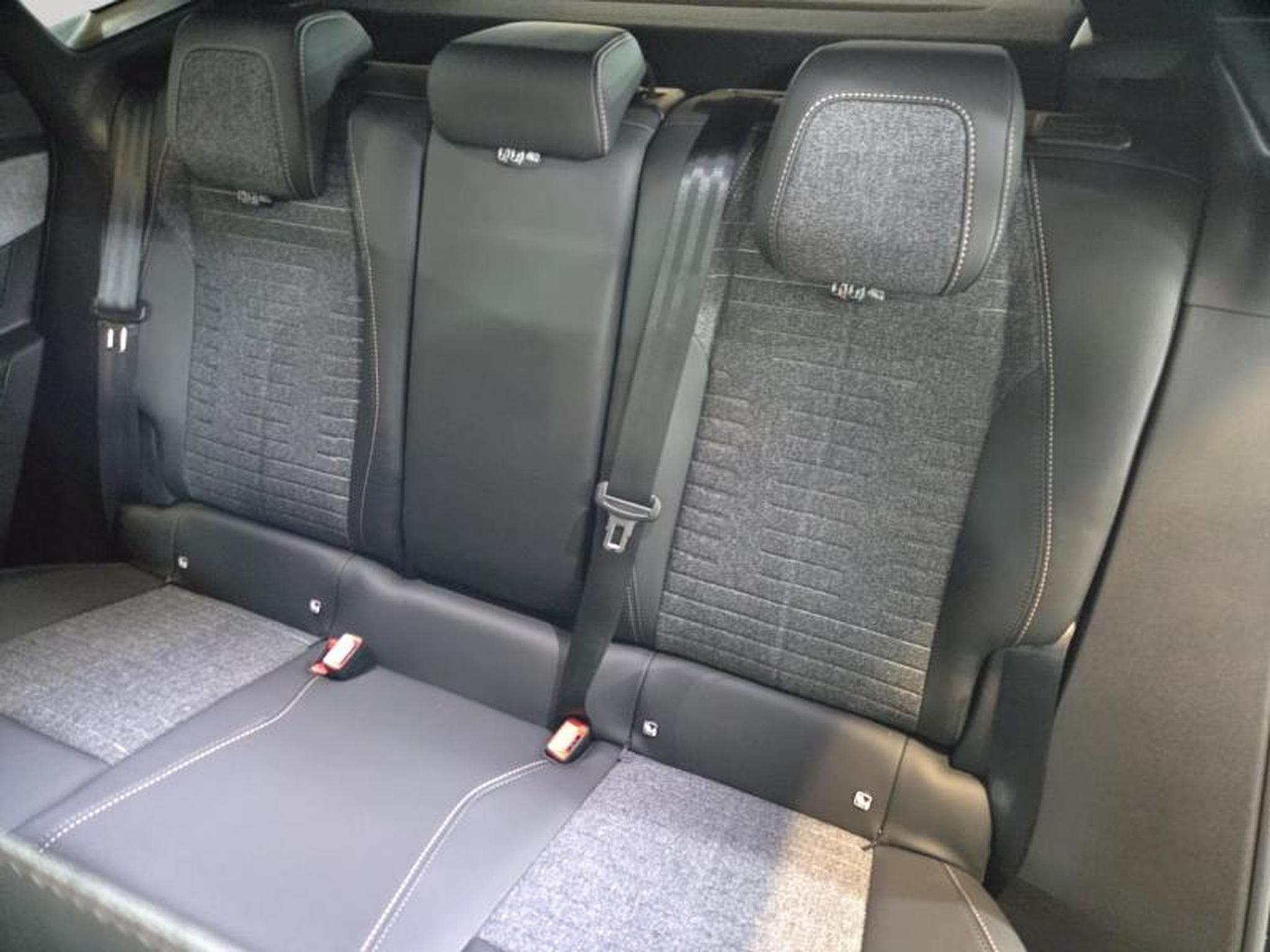 Peugeot 3008 145 e-DCS6 Allure / Hybride (2025) - Photo 11