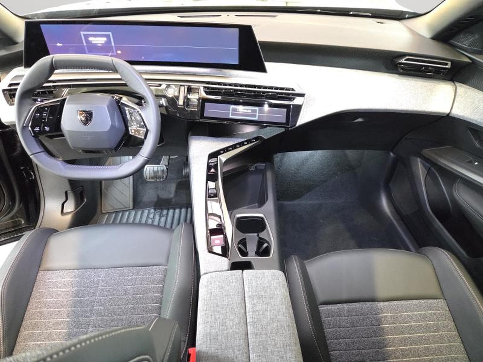 Peugeot 3008 145 e-DCS6 Allure / Hybride (2025) - Photo 3