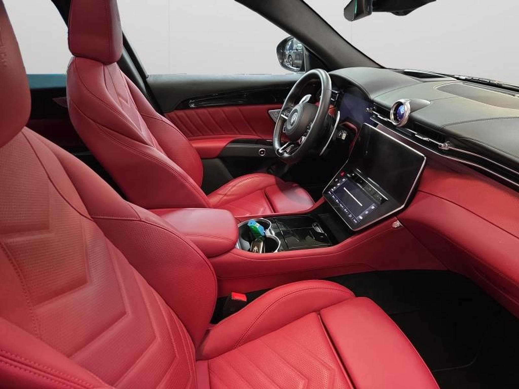 Maserati Grecale Modena 2.0 Turbo MHEV AWD / Essence (2023) - Photo 10