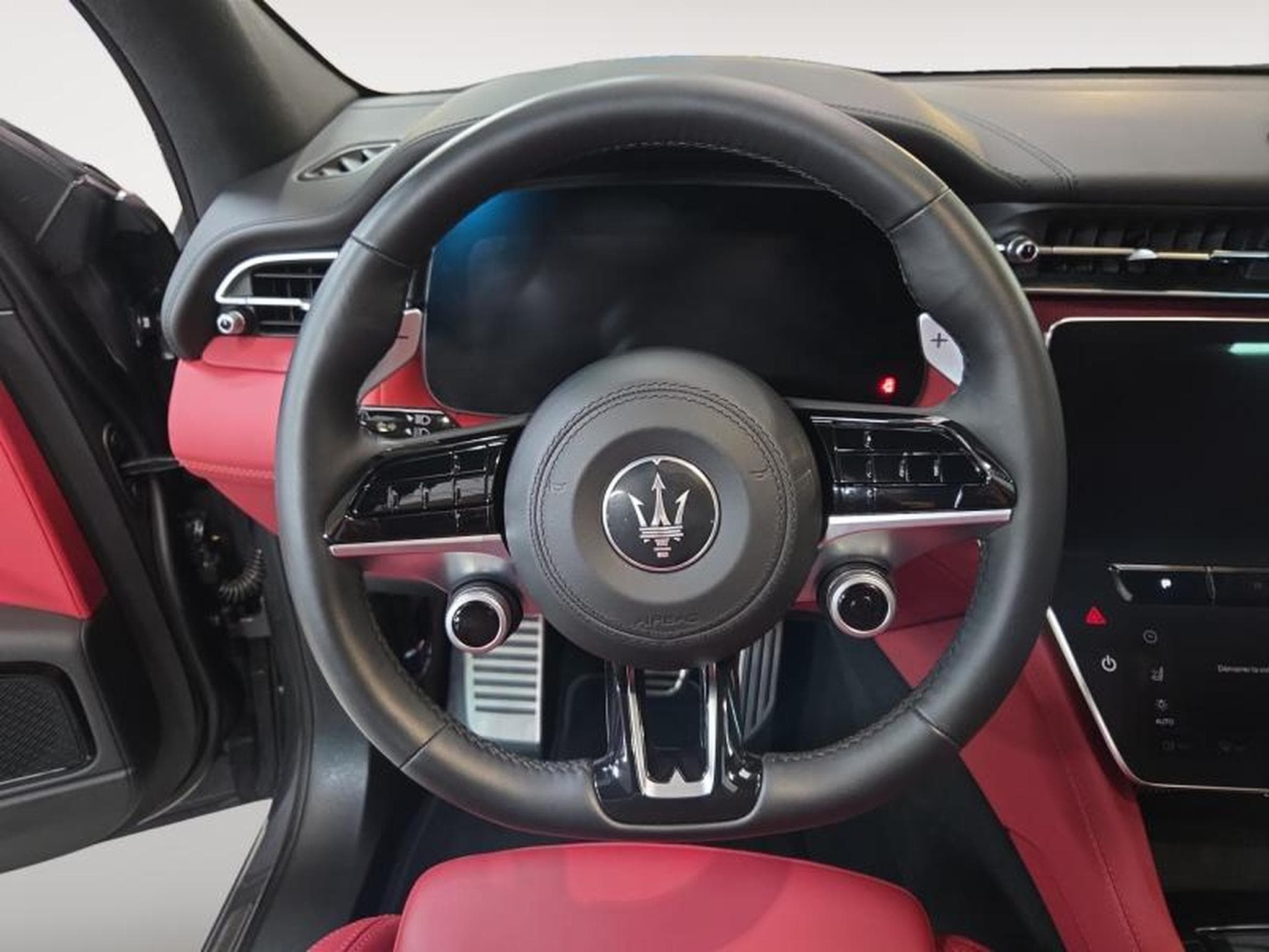 Maserati Grecale Modena 2.0 Turbo MHEV AWD / Essence (2023) - Photo 14