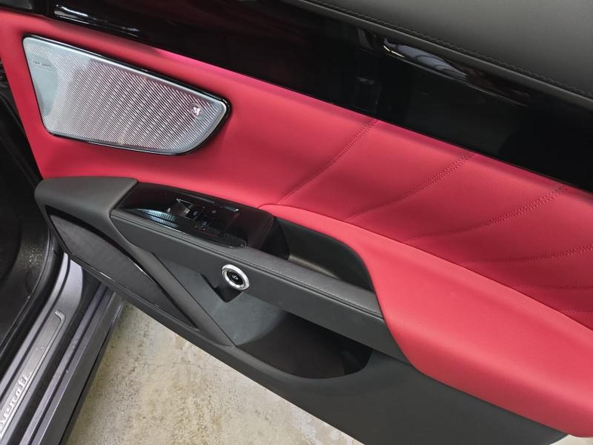 Maserati Grecale Modena 2.0 Turbo MHEV AWD / Essence (2023) - Photo 20