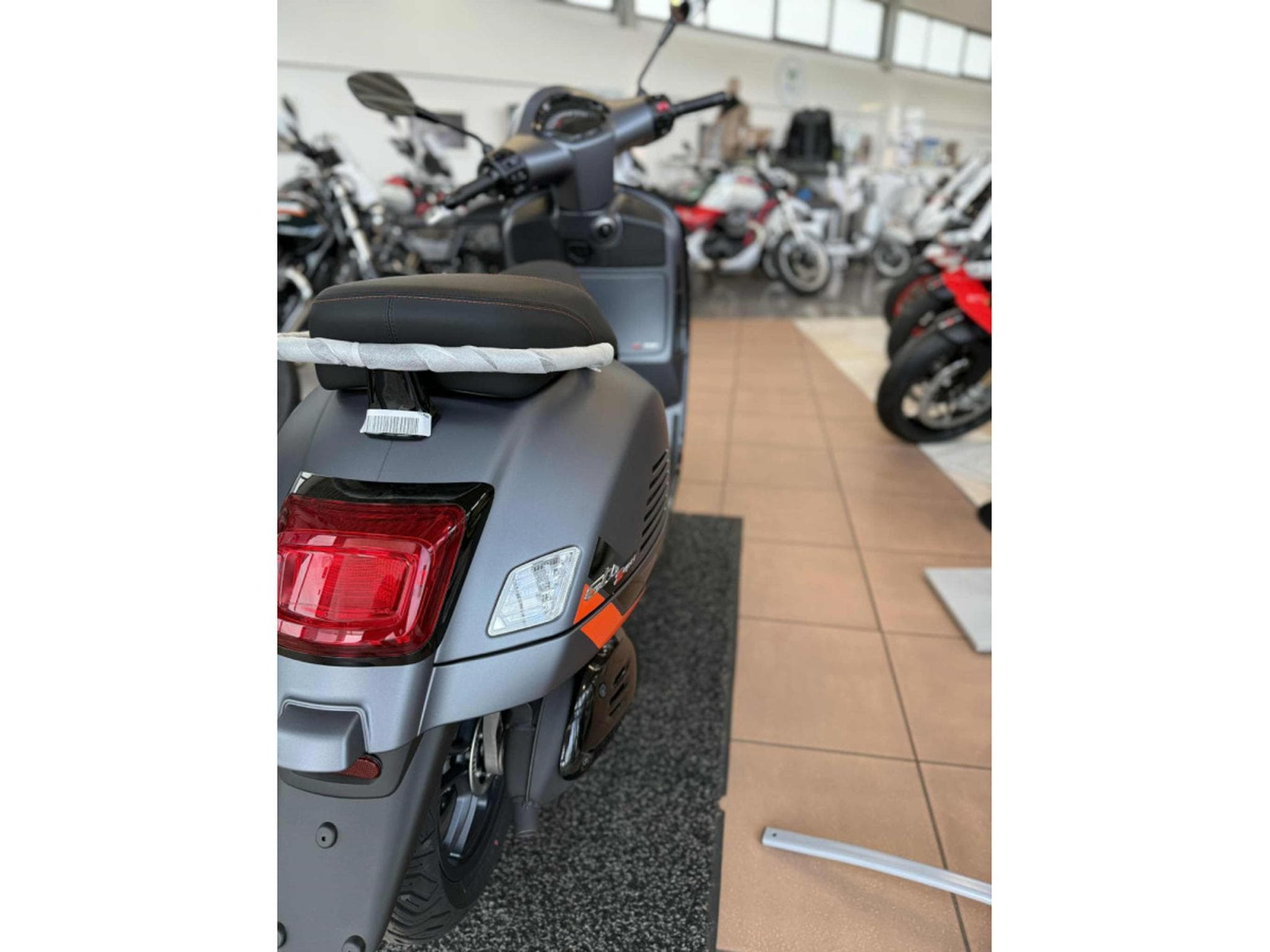 Vespa GTS Supersport (2026) - Photo 3