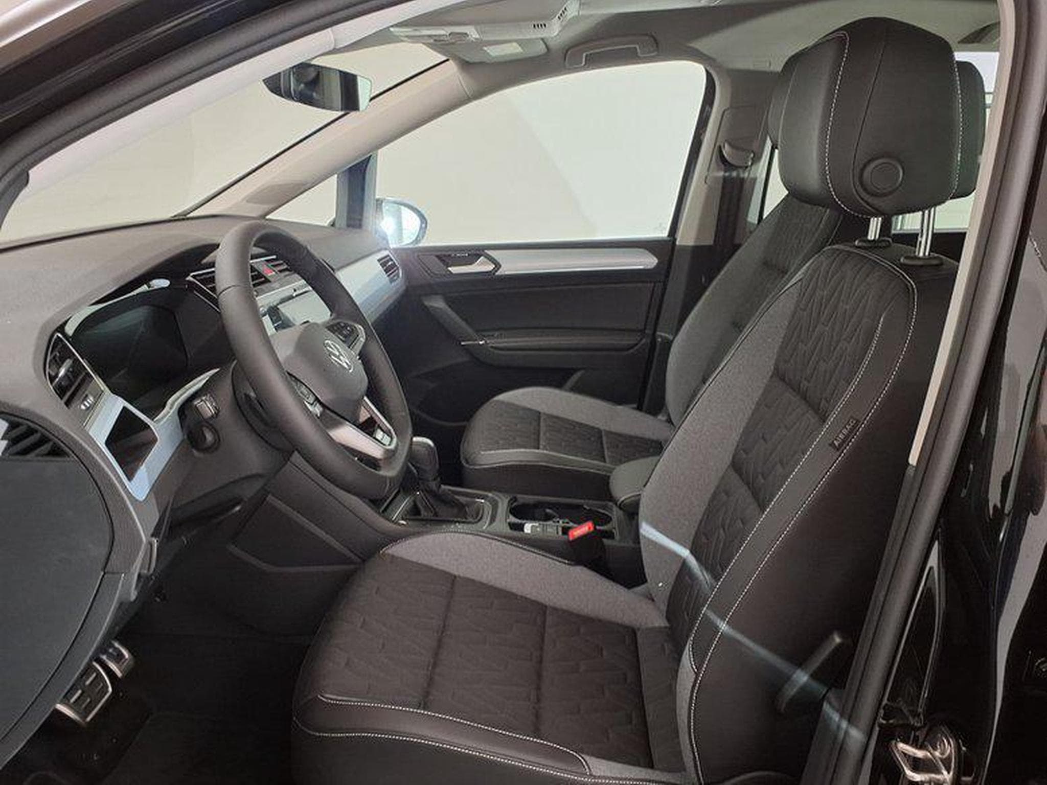 VW Touran Life Plus 1.5 TSI 7-Gang DSG (2025) - Photo 9