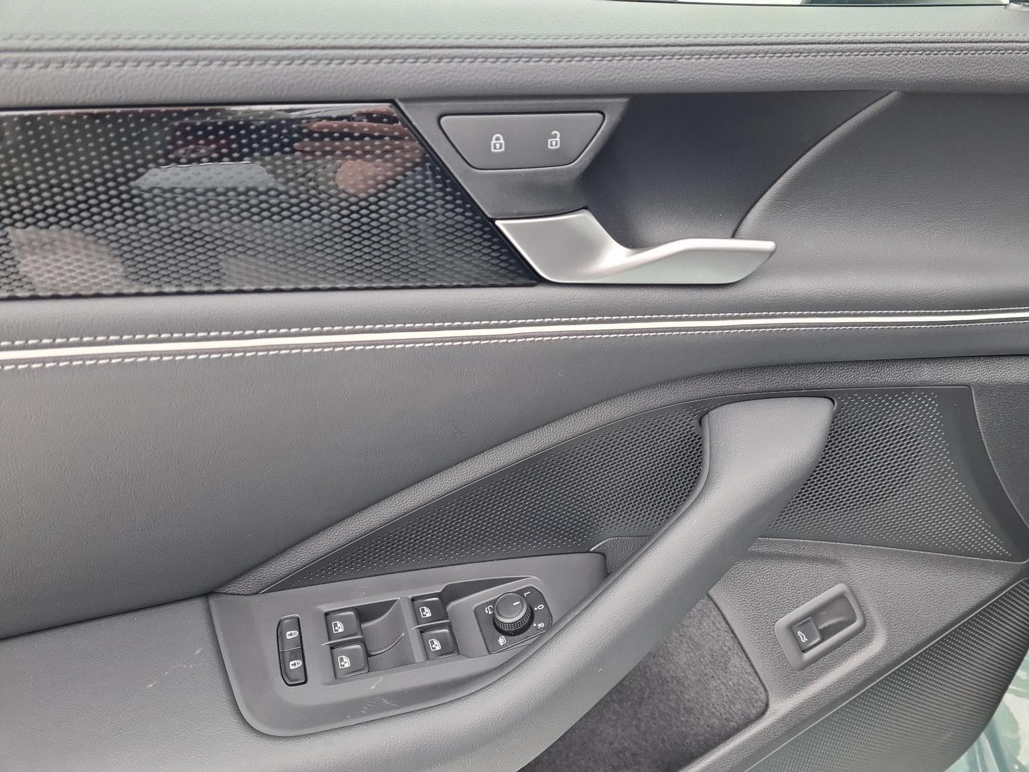 VW Passat Variant 2.0 TDI 110 kW Business (2025) - Photo 10