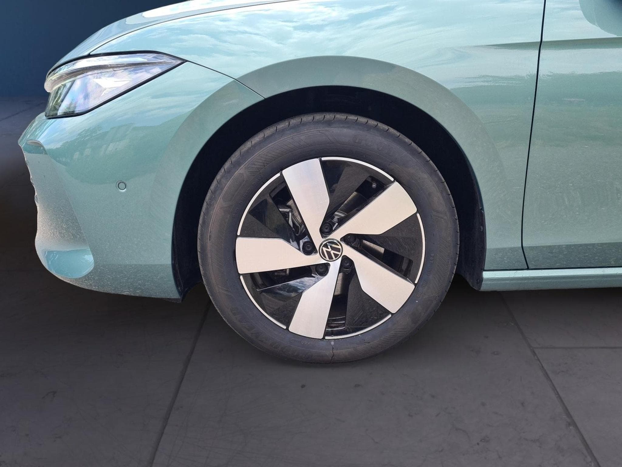 VW Passat Variant 2.0 TDI 110 kW Business (2025) - Photo 7