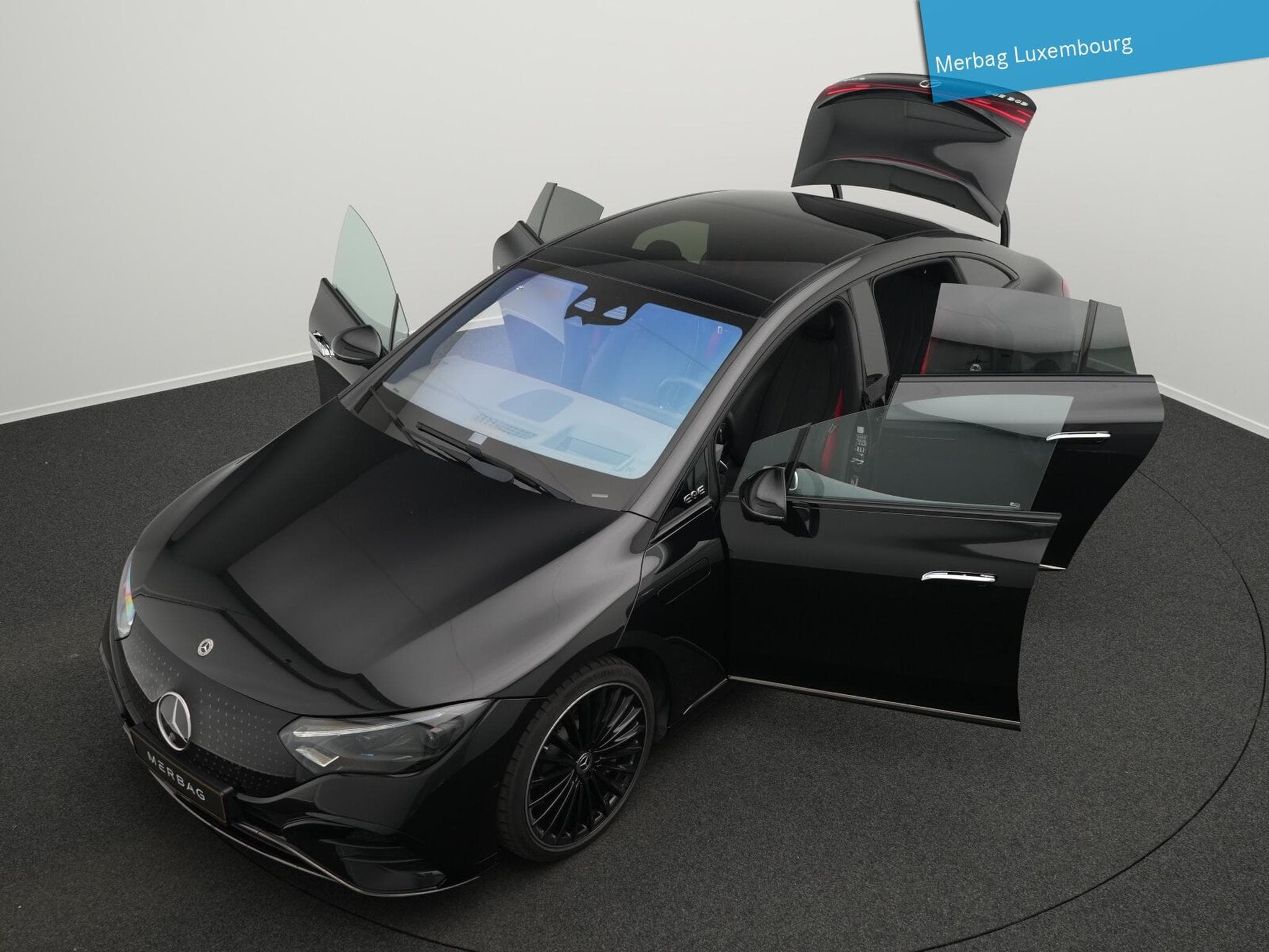 Mercedes EQE 4MATIC AMG-Line (2022) - Photo 12