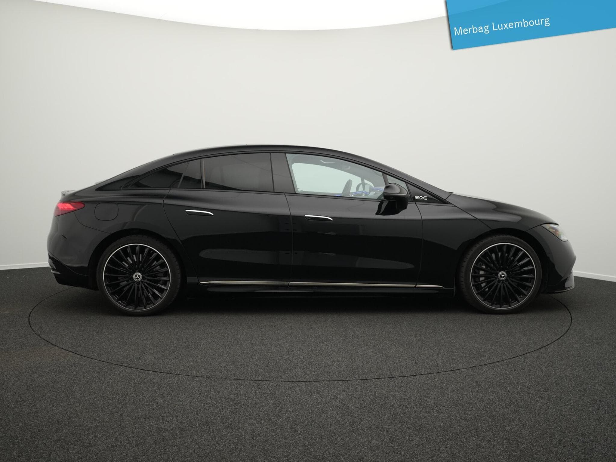 Mercedes EQE 4MATIC AMG-Line (2022) - Photo 5