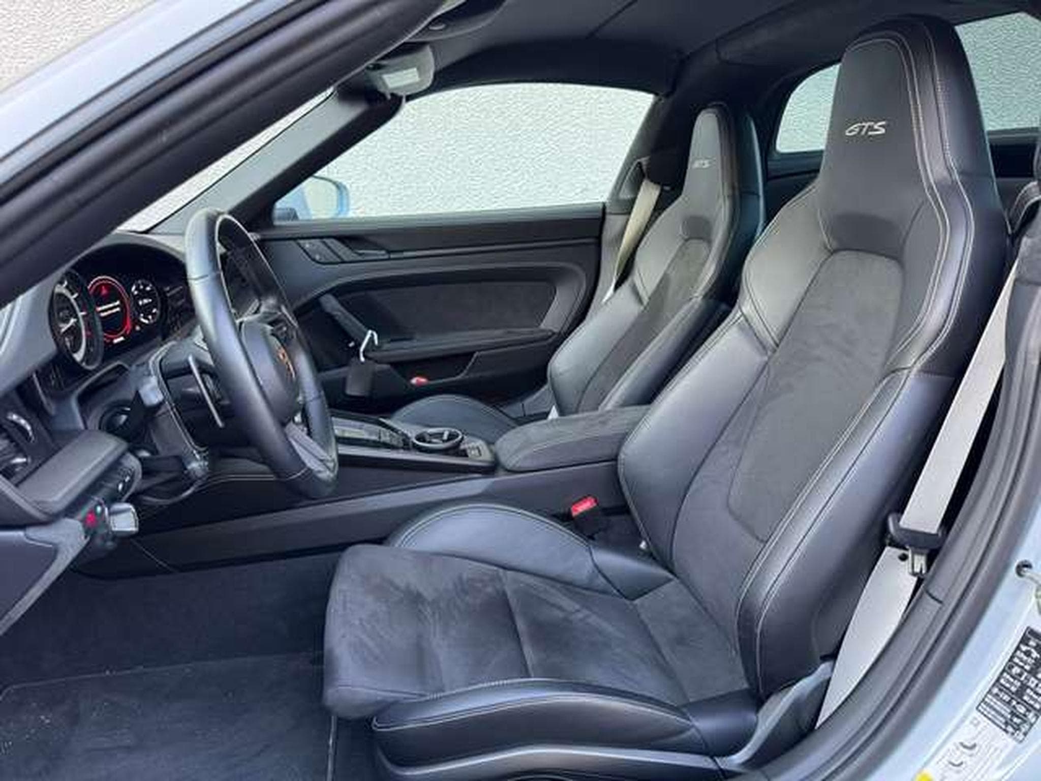Porsche 911 Targa 4 GTS 3.0 Bi-Turbo PDK (2024) - Photo 19