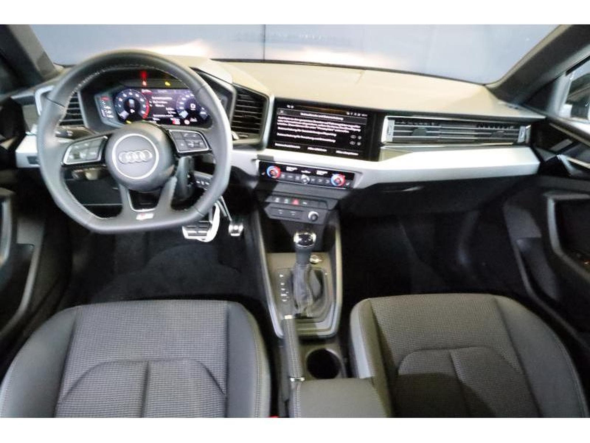 Audi A1 Sportback S-Line (2024) - Photo 4