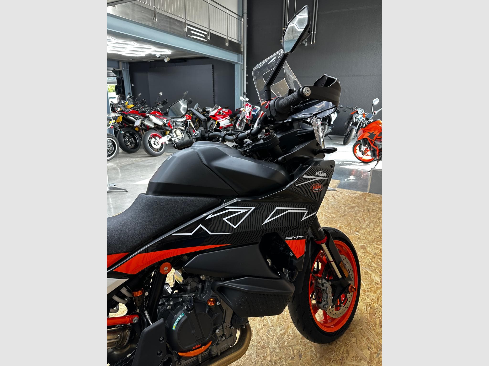 KTM SMT 890 (2023) - Photo 2