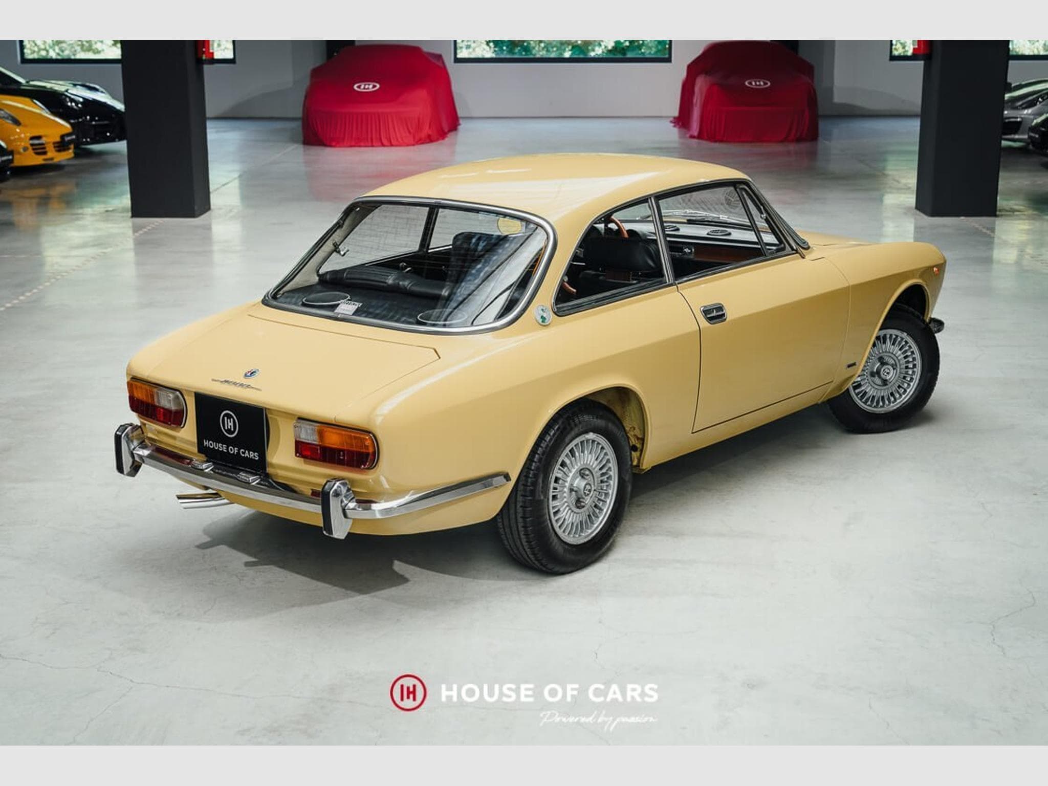 Alfa-Romeo 2000 GT Veloce Bertone - Restored - Giallo Piper (1972) - Photo 7