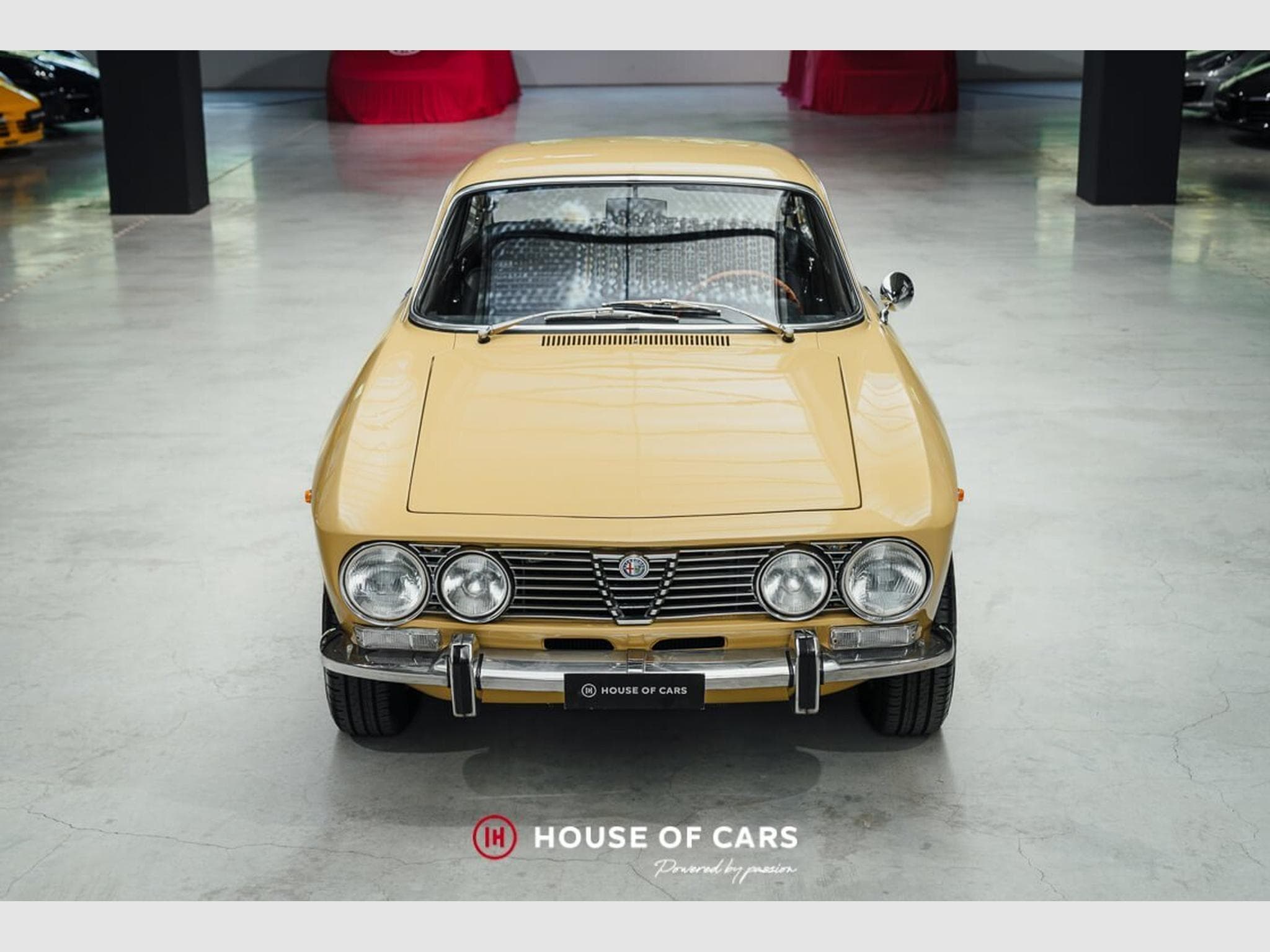 Alfa-Romeo 2000 GT Veloce Bertone - Restored - Giallo Piper (1972) - Photo 3