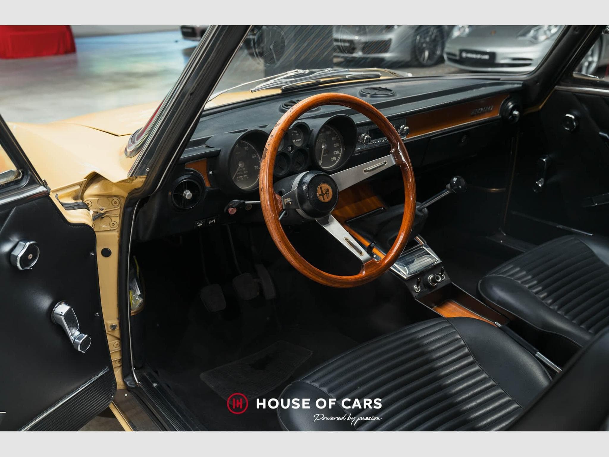 Alfa-Romeo Giulia 2000 GT Veloce Bertone - Restored - Giallo Piper (1972) - Photo 11