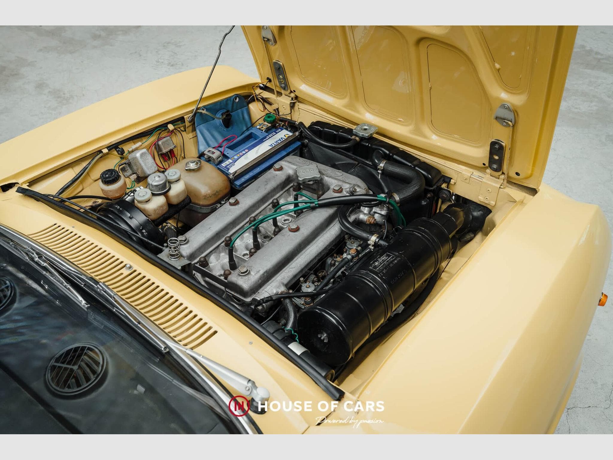 Alfa-Romeo Giulia 2000 GT Veloce Bertone - Restored - Giallo Piper (1972) - Photo 10