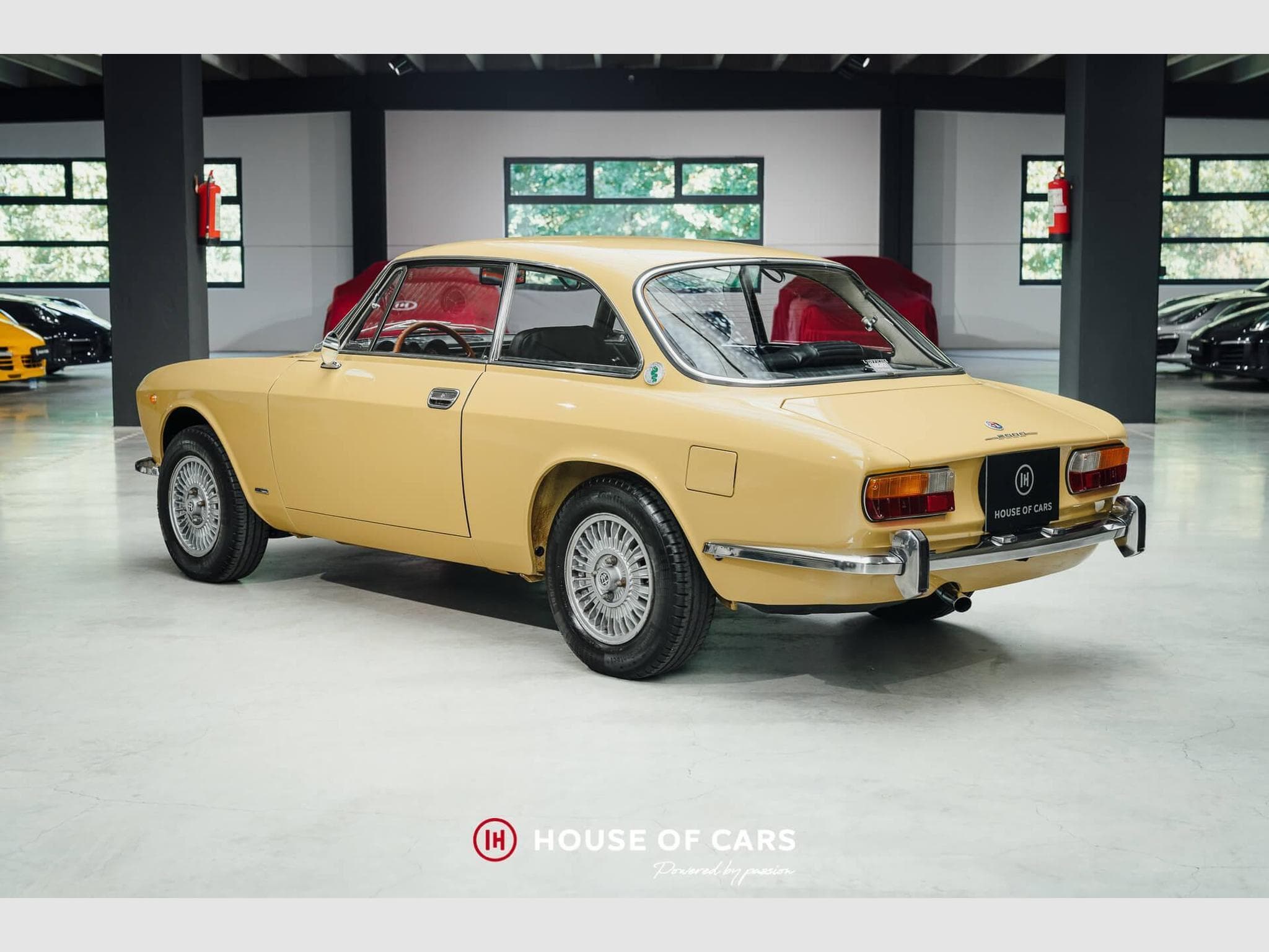 Alfa-Romeo Giulia 2000 GT Veloce Bertone - Restored - Giallo Piper (1972) - Photo 8