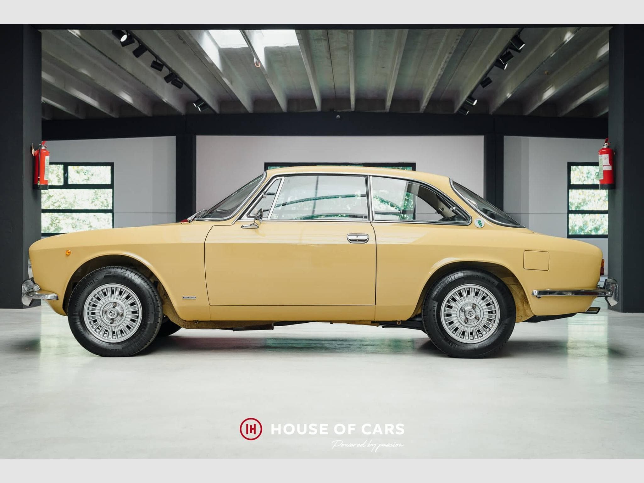 Alfa-Romeo AMG GT 2000 GT Veloce Bertone - Restored - Giallo Piper (1972) - Photo 9