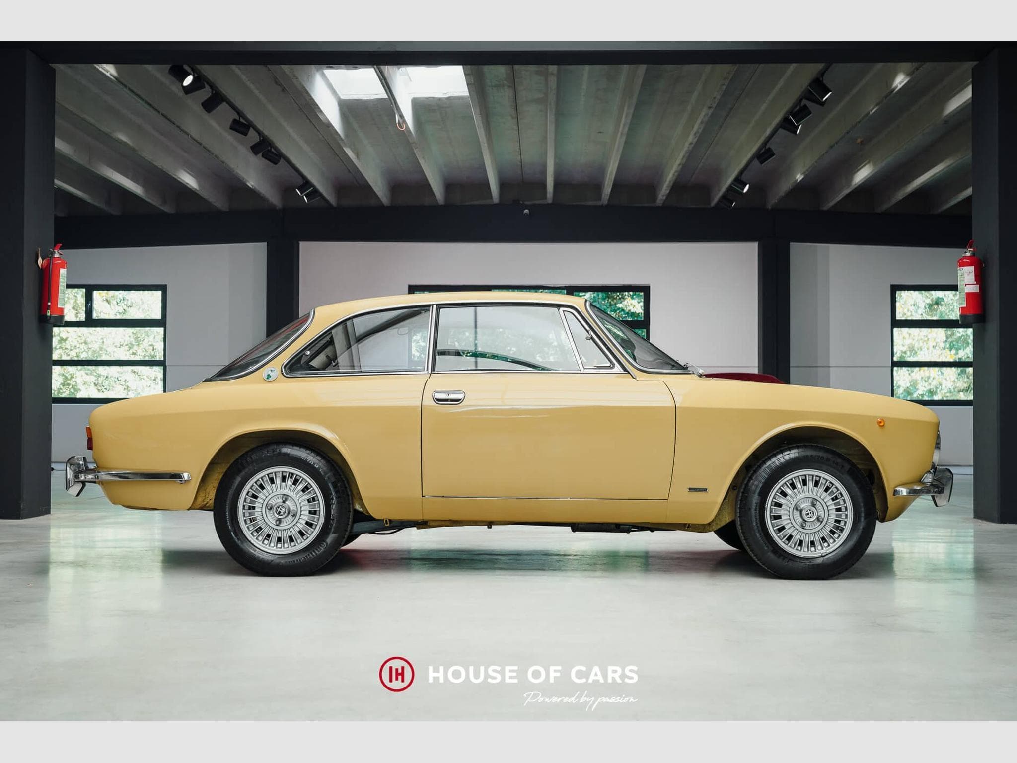 Alfa-Romeo GTV 2000 Bertone - Restored - Giallo Piper (1972) - Photo 5