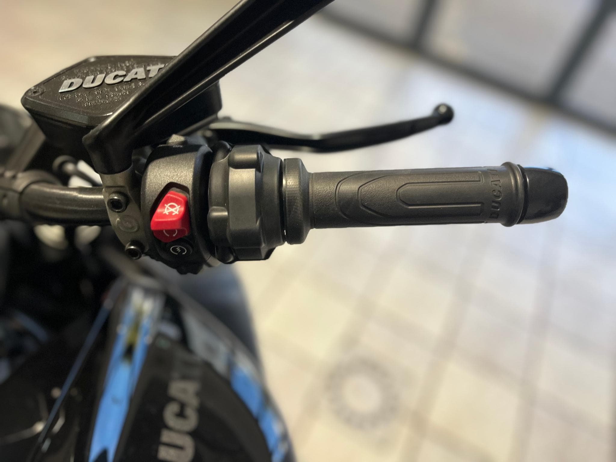 Ducati Diavel V4 (2023) - Photo 12