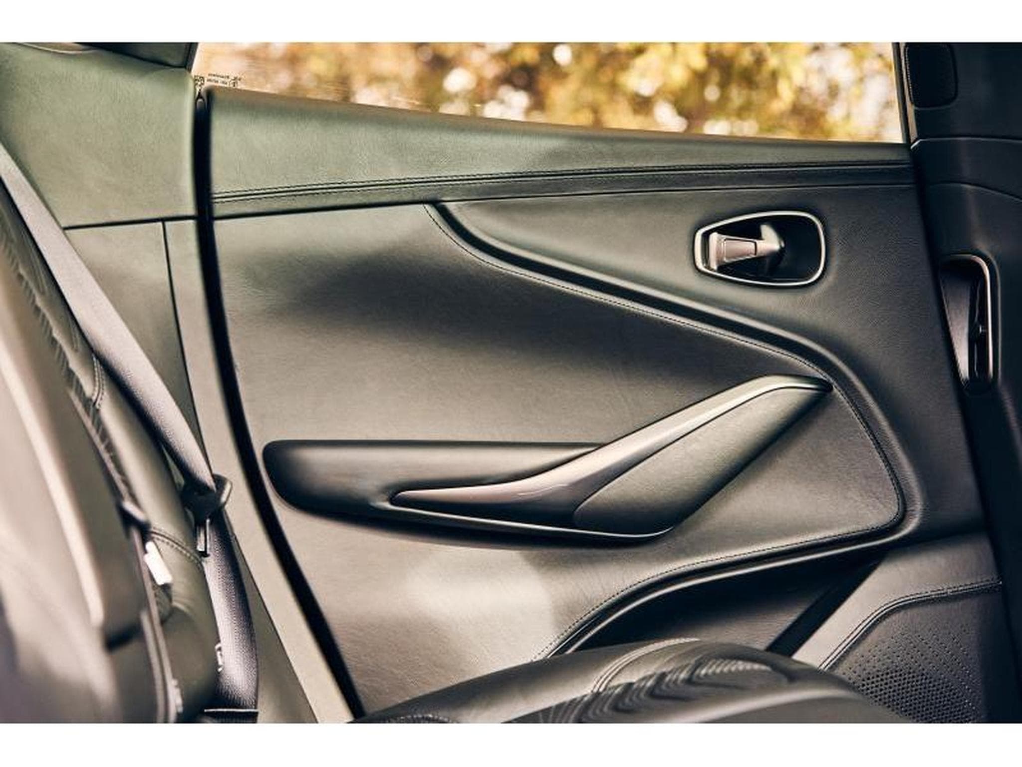 Aston-Martin DBX (2022) - Photo 29