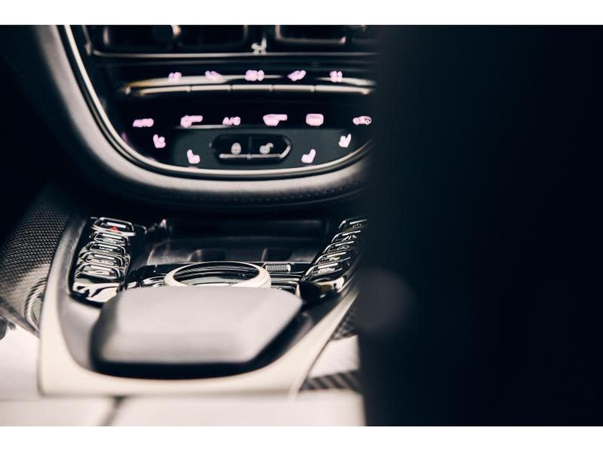 Aston-Martin DBX (2022) - Photo 41