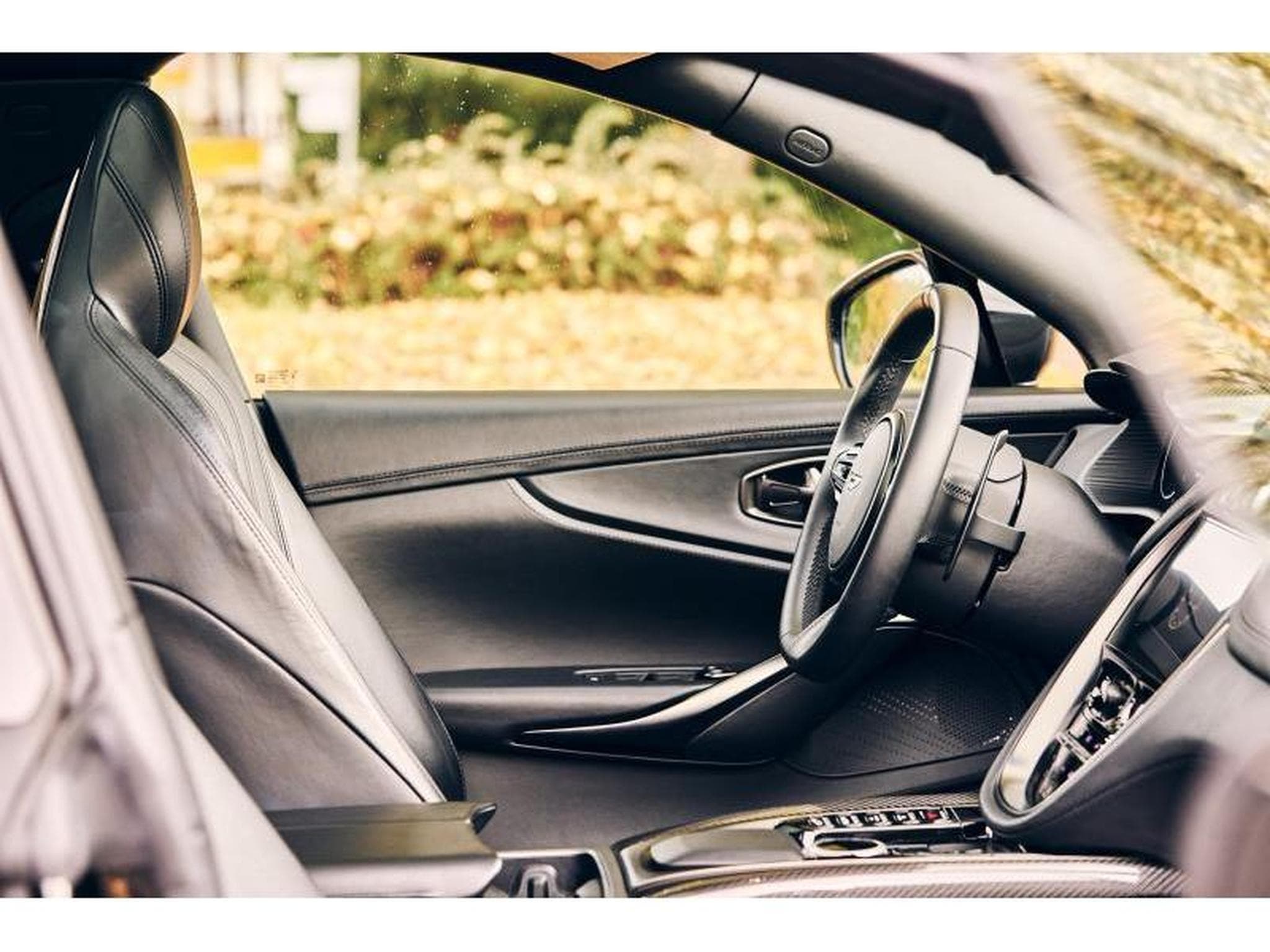 Aston-Martin DBX (2022) - Photo 43