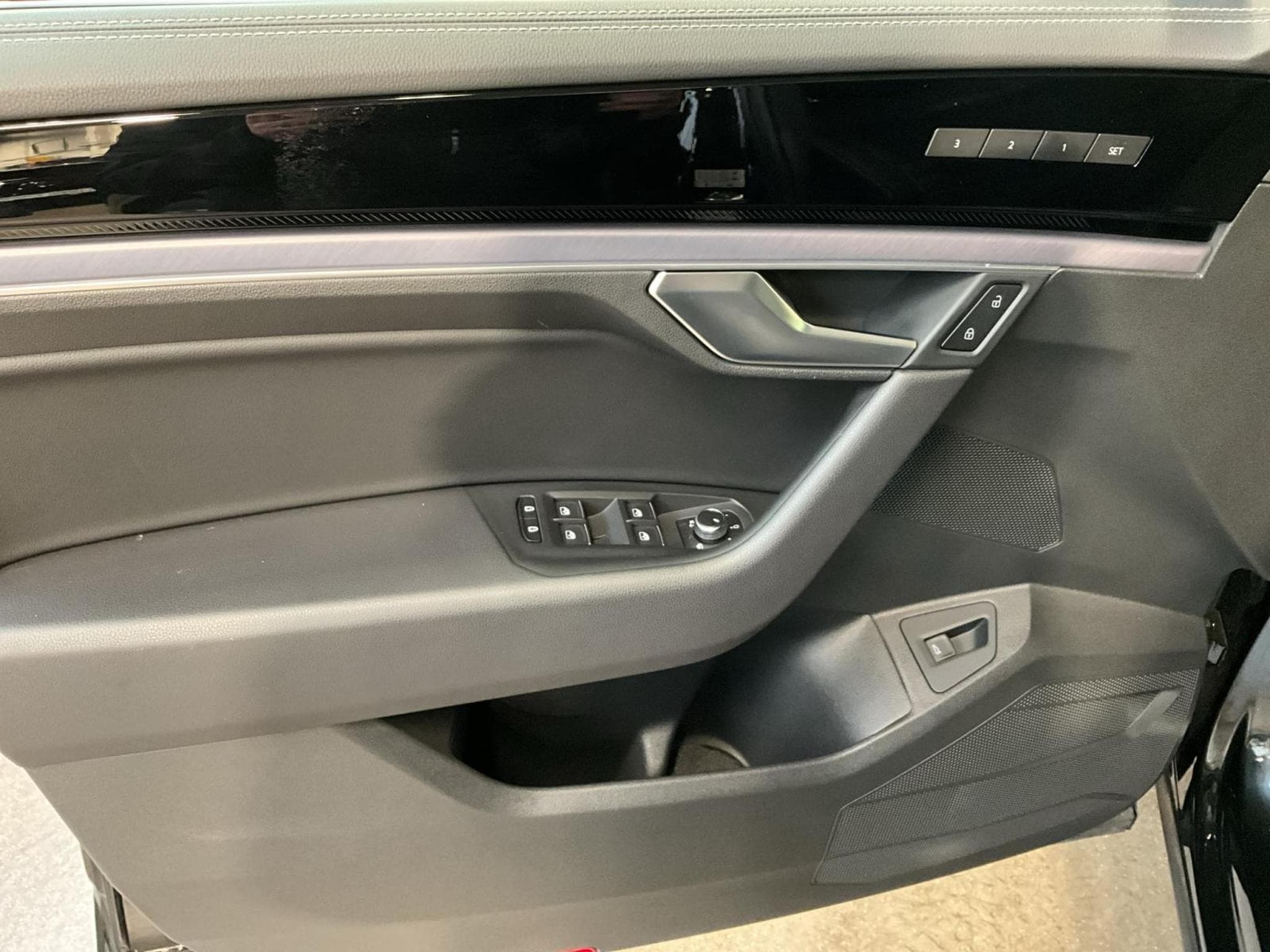 VW Touareg R-Line+8AT+4M+TDI+Pano+LED (2025) - Photo 14