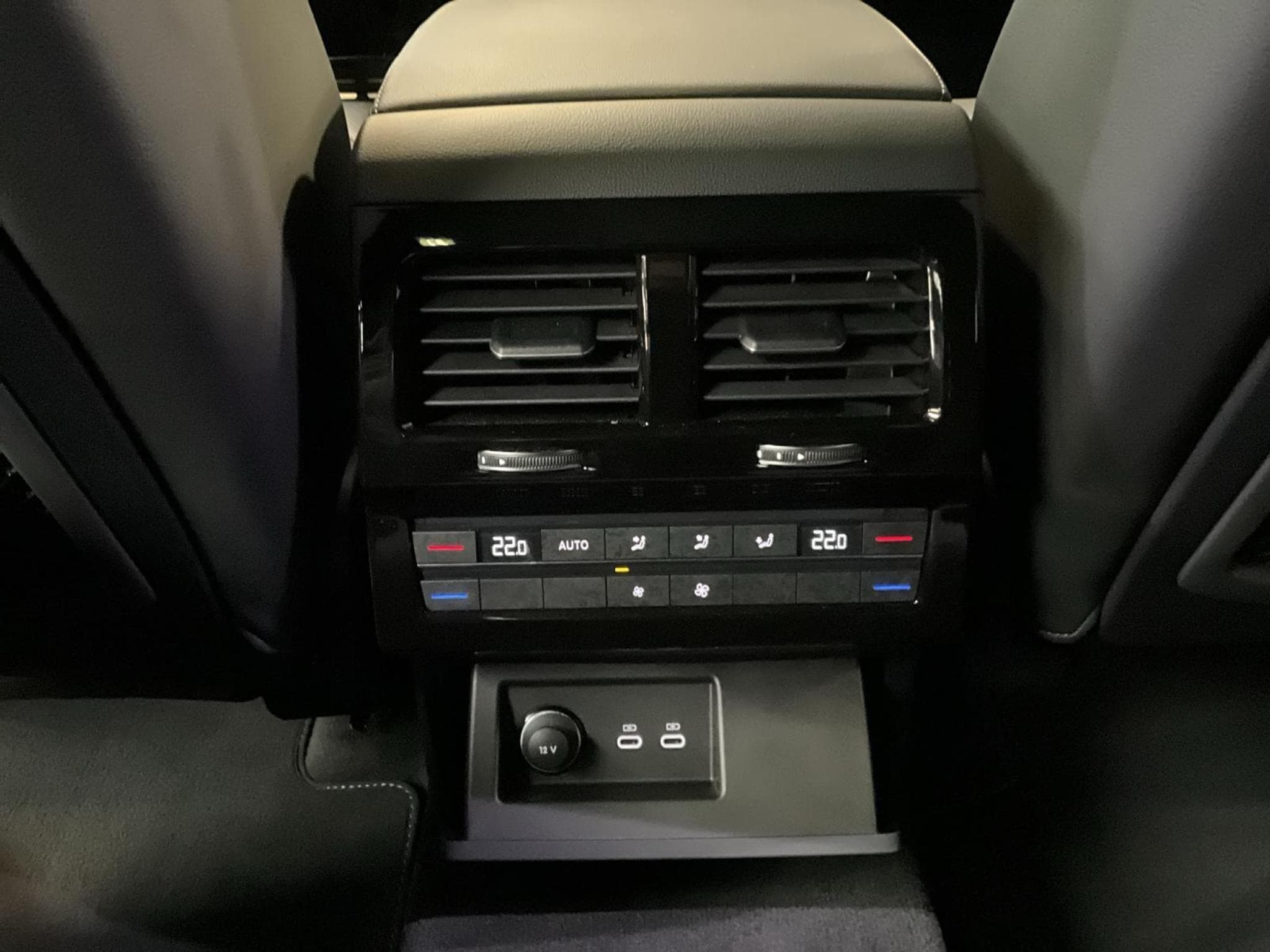 VW Touareg R-Line+8AT+4M+TDI+Pano+LED (2025) - Photo 21