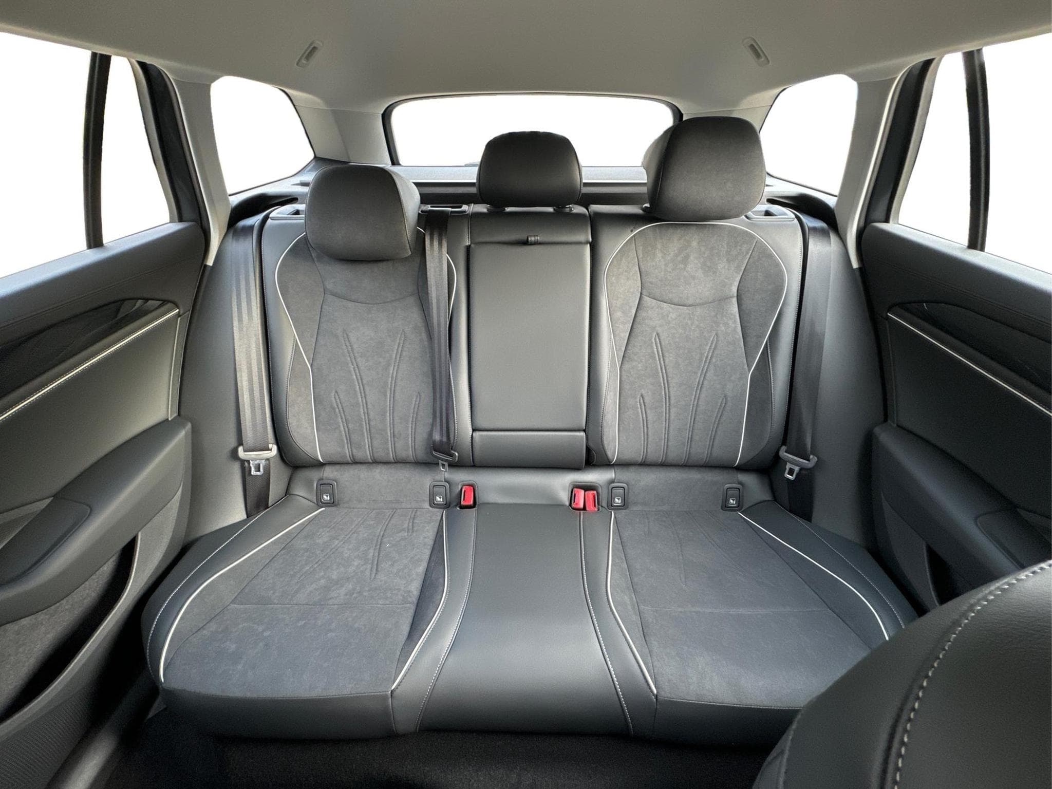 VW Passat Variant Business (2026) - Photo 24