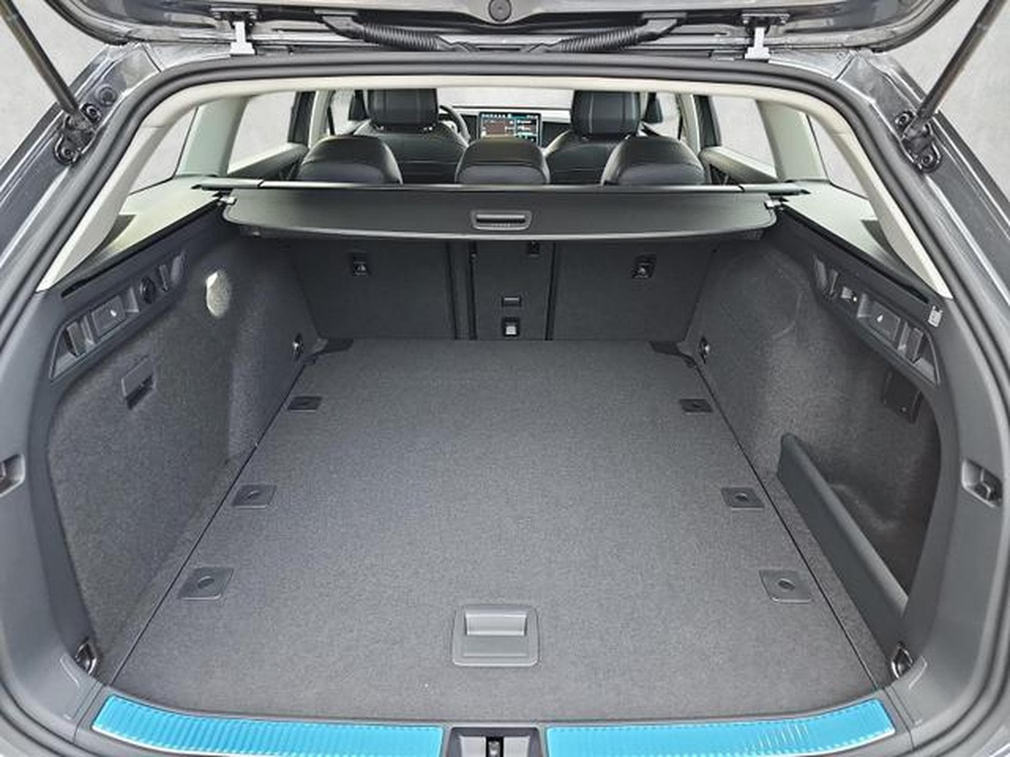 VW Passat Variant 2.0 TDI 110 kW Business (2026) - Photo 1