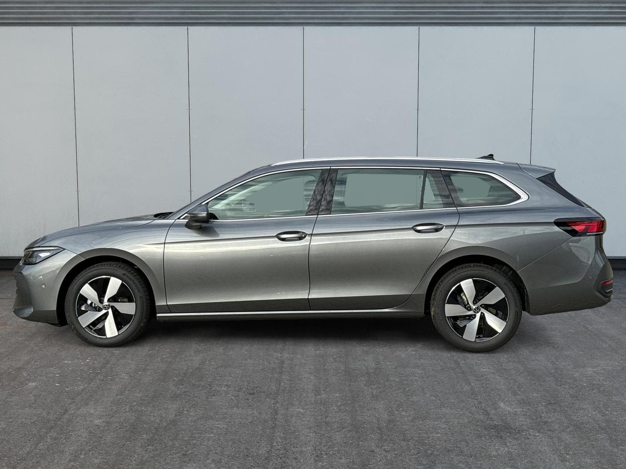 VW Passat Variant Business (2026) - Photo 2